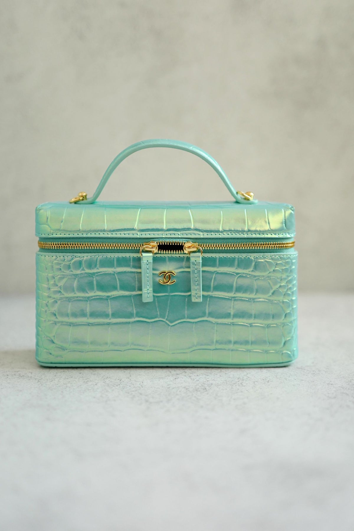 NEW Chanel 26K Vanity with Chain Turquoise Croc Embossed Iridescent Calfskin GHW