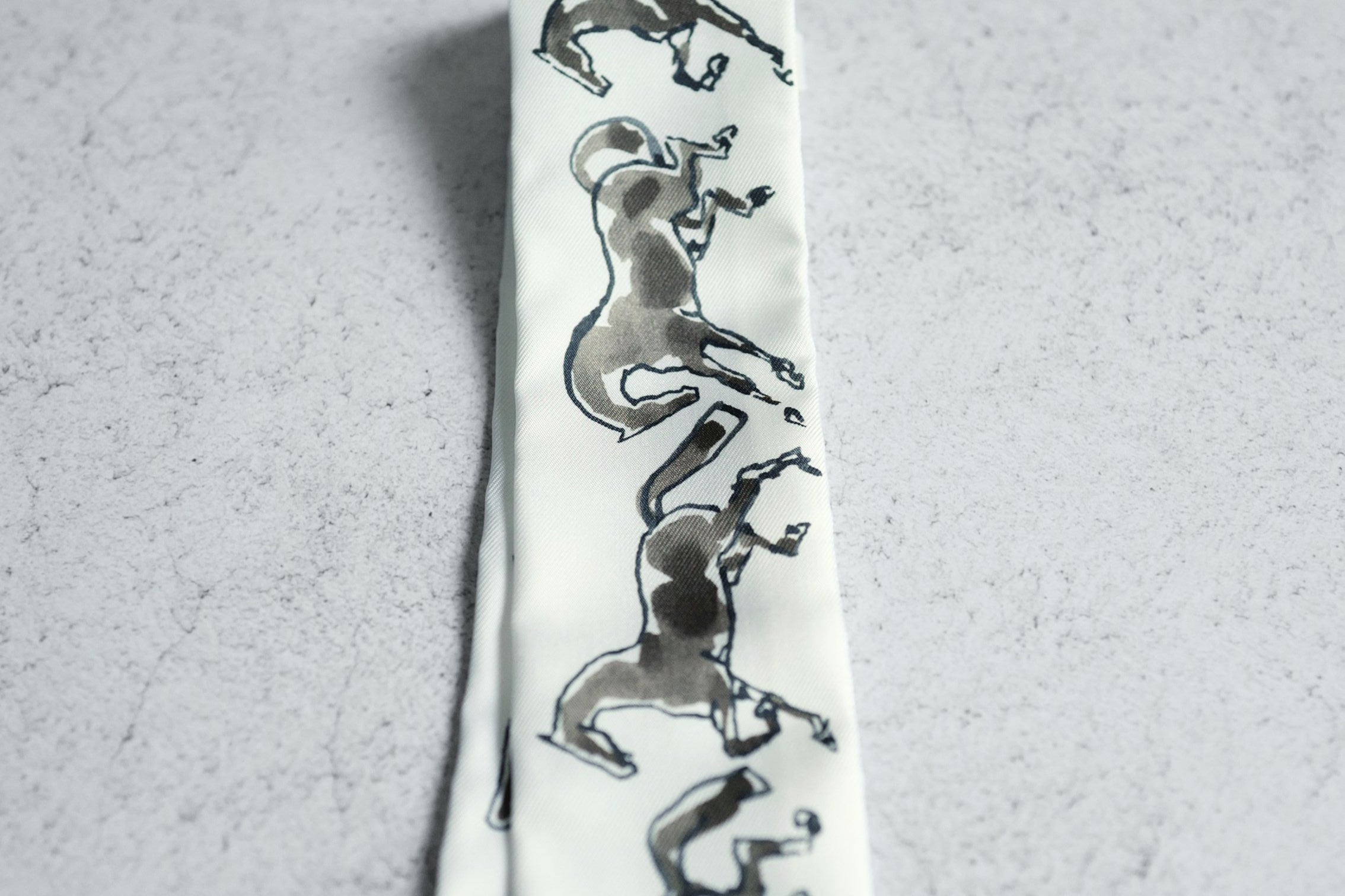 Hermès Chevaux en Liberte Twilly Blanc / Vert de Gris / Bronze 100% Silk