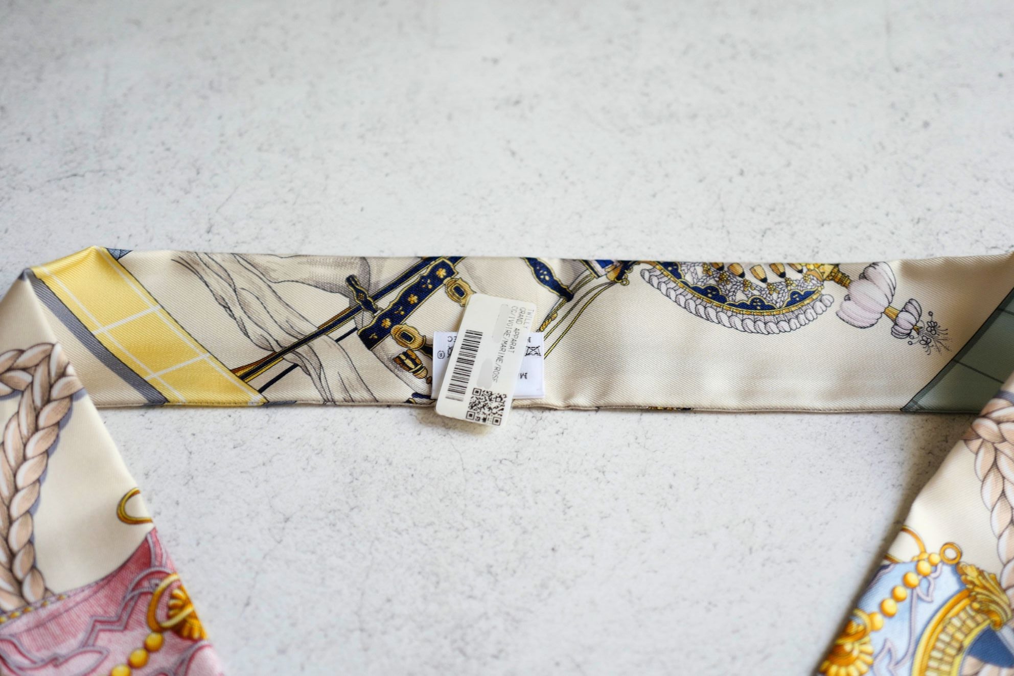 Hermès Twilly Grand Apparat Scarf Ivoire Marine Rose 100% Silk Twill