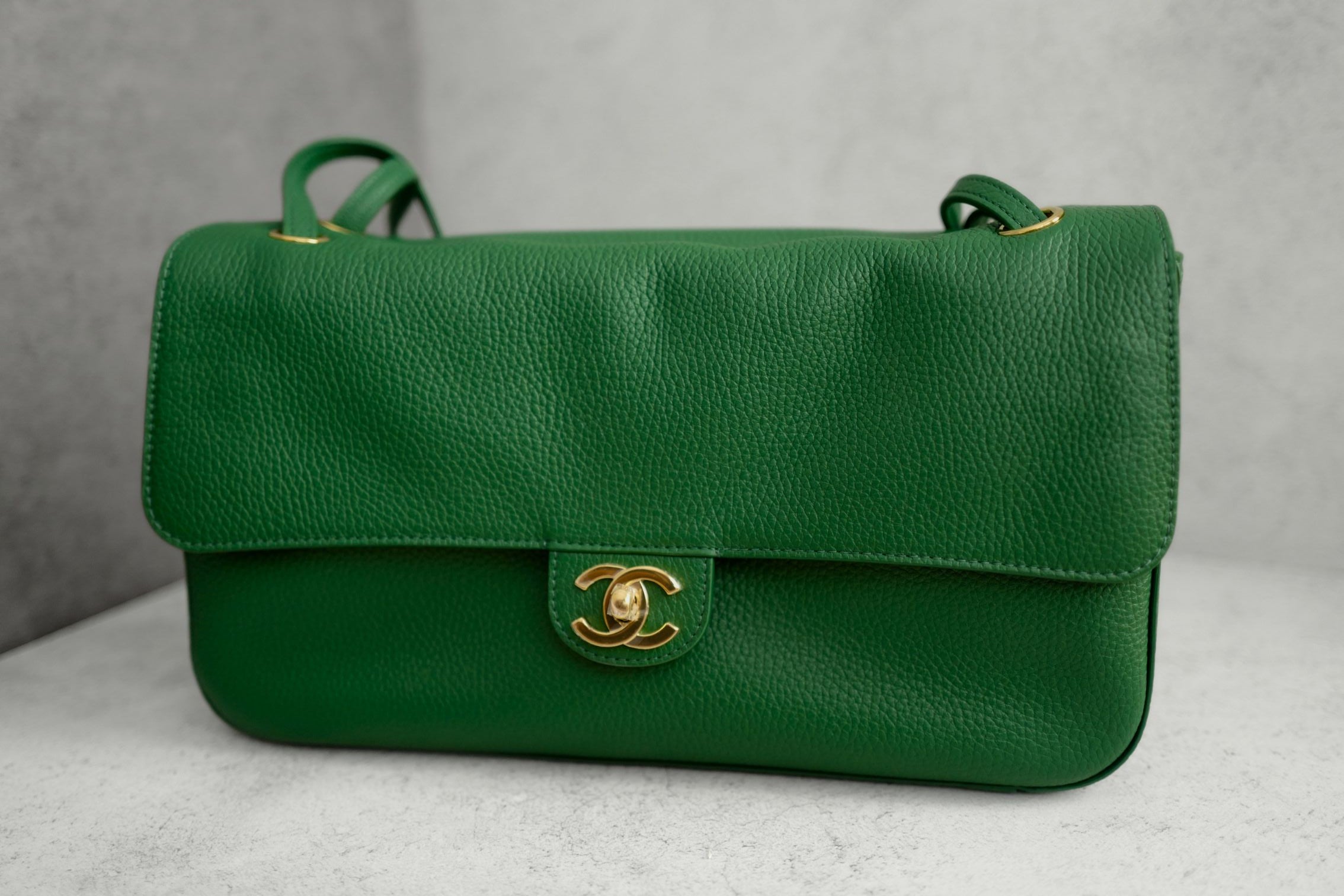 Chanel 26A Maxi 32 Flapbag "Matthieu Blazy" Green Grained Calfskin Gold Hardware