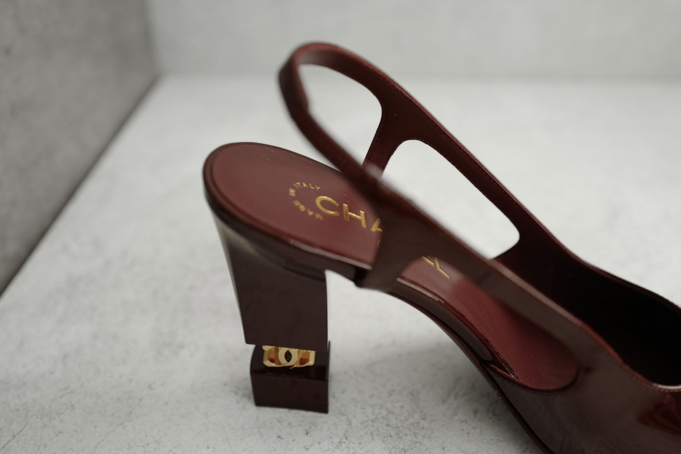 NEW Chanel 26A Métiers d’art Slingbacks Patent Calfskin Dark Burgundy Size 38