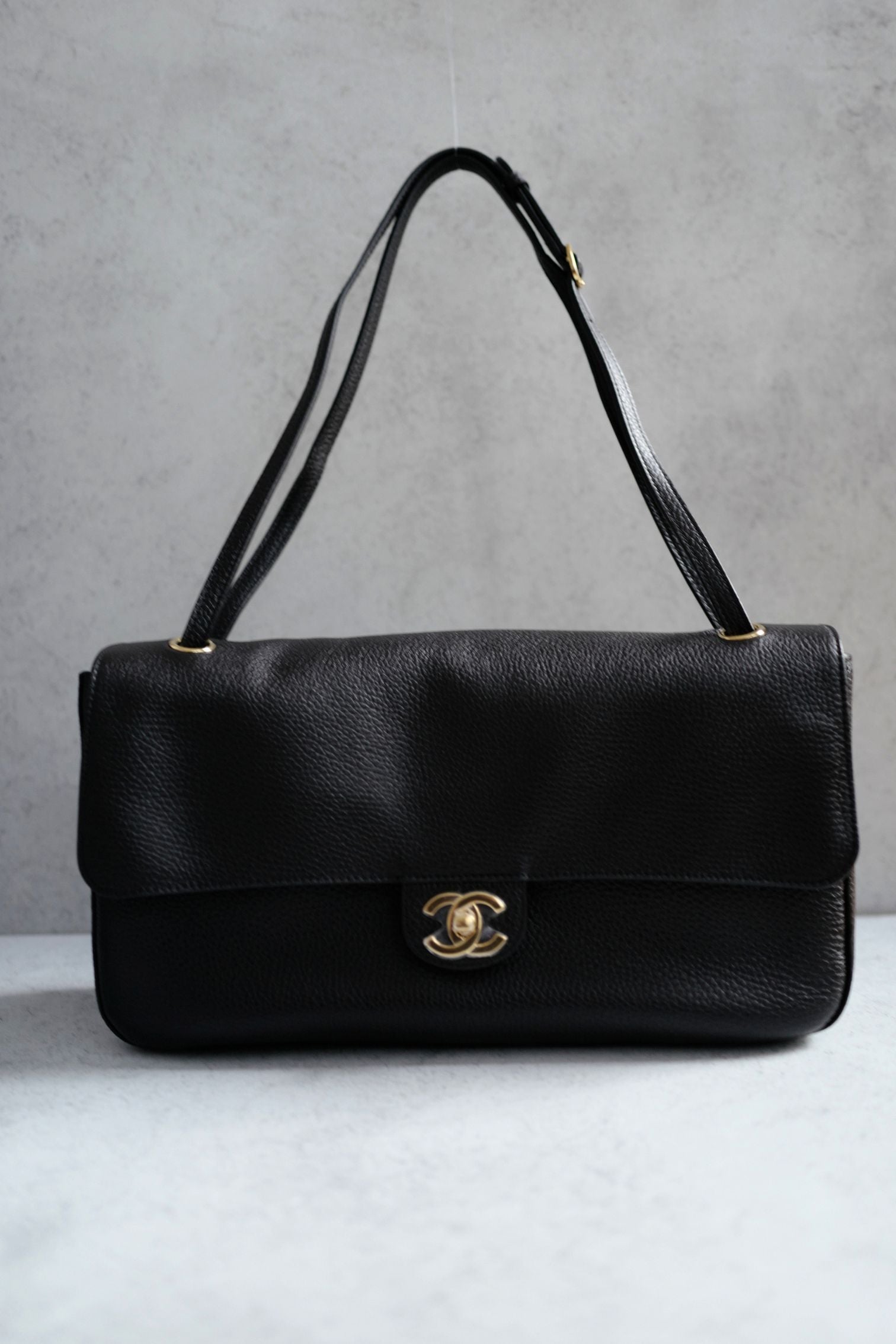 Chanel 26S Maxi 32 Flapbag "Matthieu Blazy" Black Grained Calfskin Gold Hardware