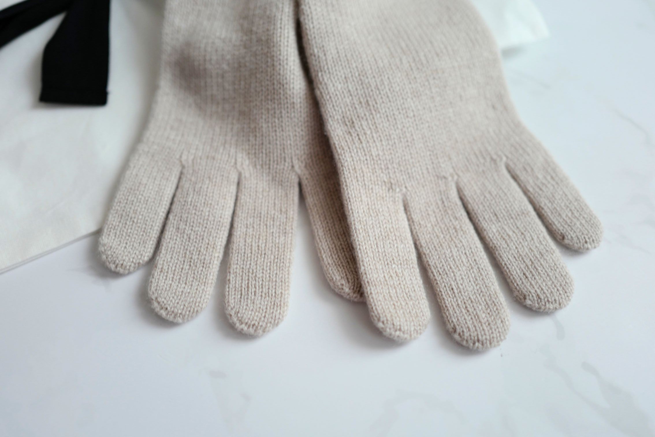 NEW Chanel Fall-Winter 2024/25 Knit Gloves CC Logo