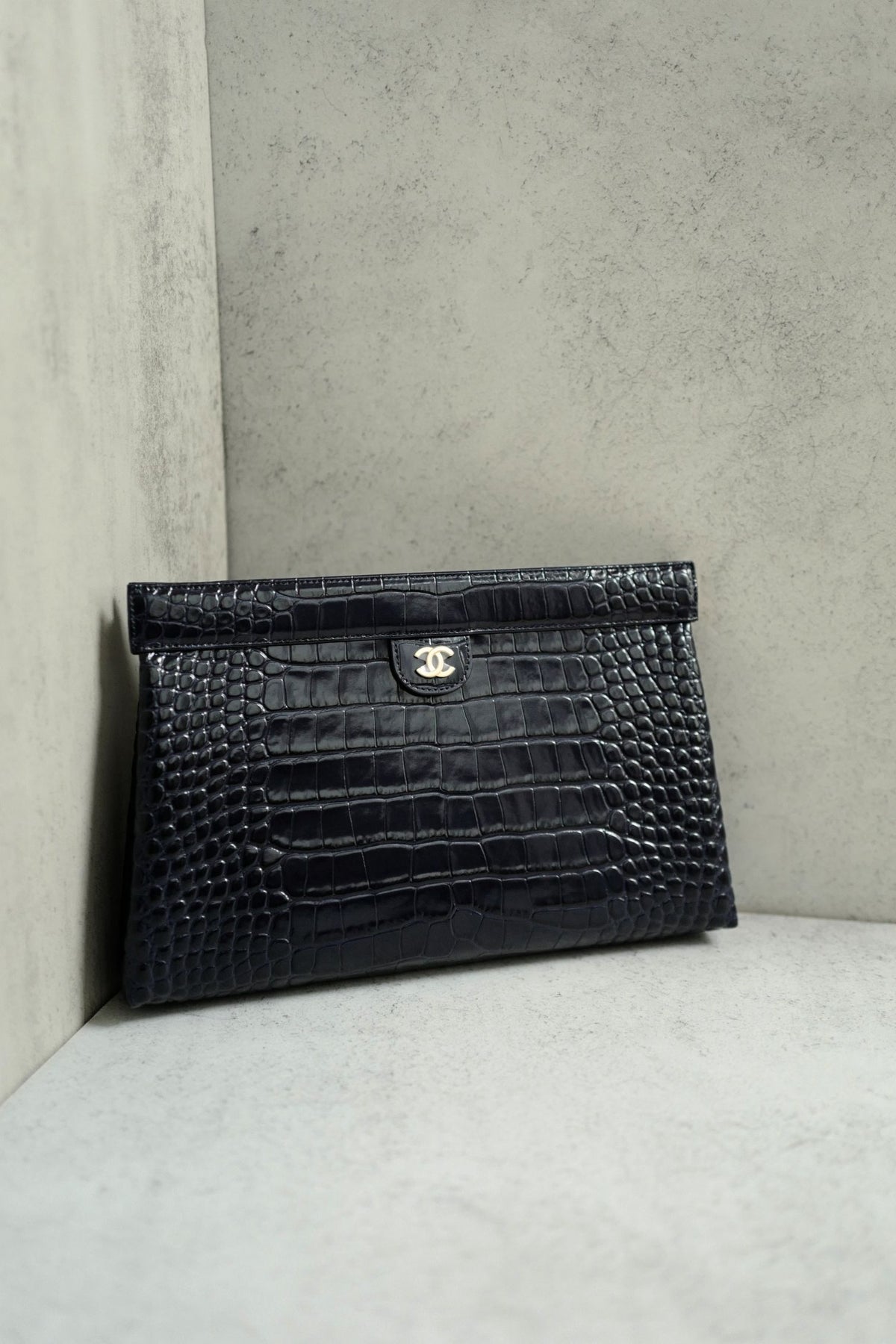 NEW Chanel 26K Clutch Navy Blue Crocodile Embossed Calfskin Leather GHW