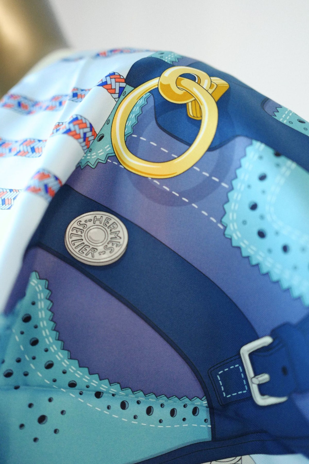 Hermes Derby 2000 Scarf 90 Bleu Ciel / Marine / Vieux Rose 100% Silk