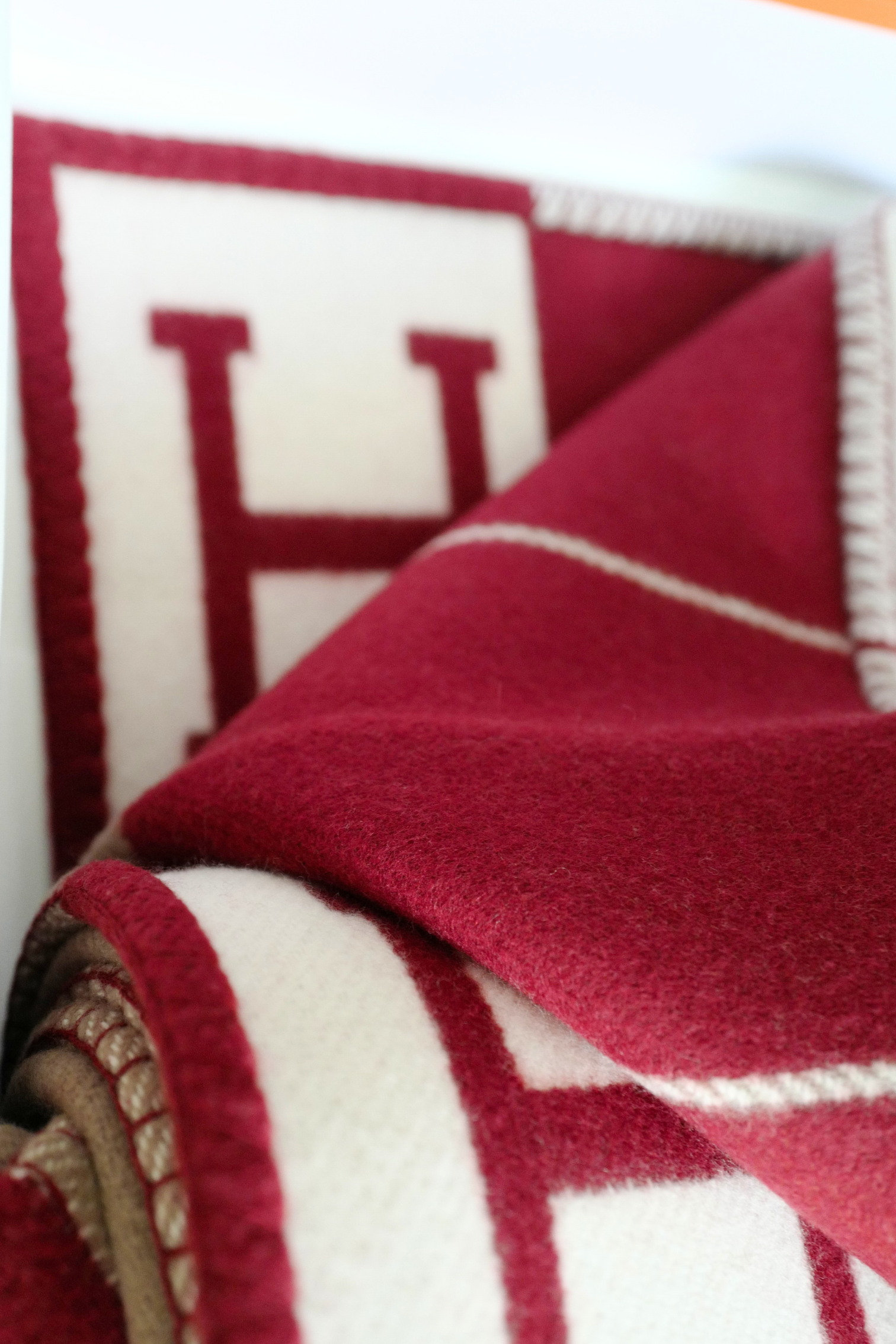 NEW HERMÈS Avalon III Throw Blanket Ecru / Rouge H Wool Cashmere