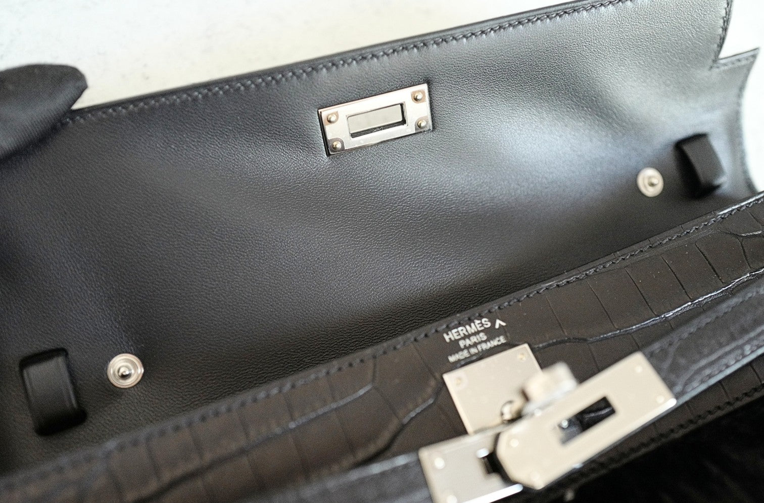 BNIB Hermès Kelly Elan Folie Noir Matte Porosus Crocodile Ostrich Feather PHW
