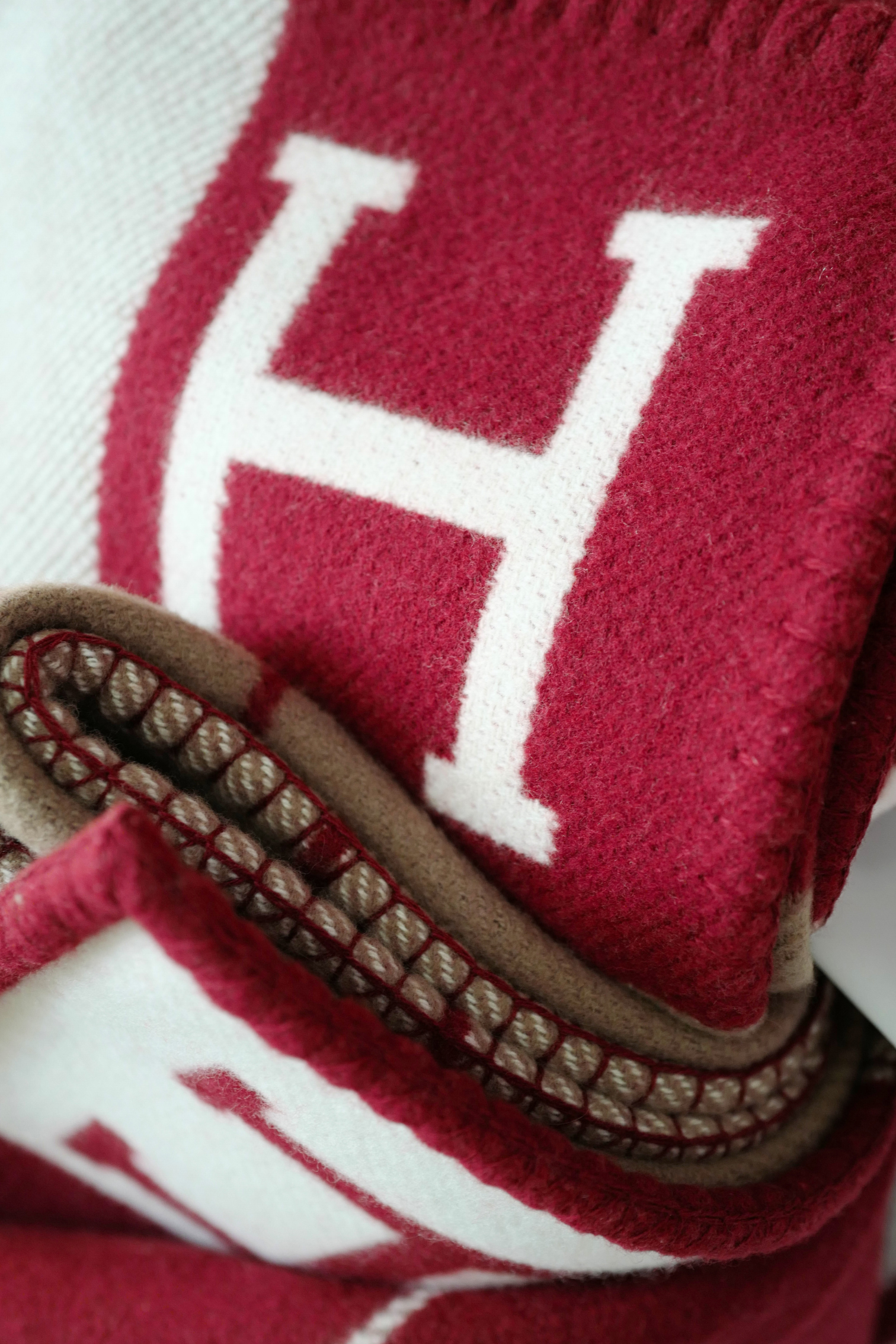NEW HERMÈS Avalon III Throw Blanket Ecru / Rouge H Wool Cashmere