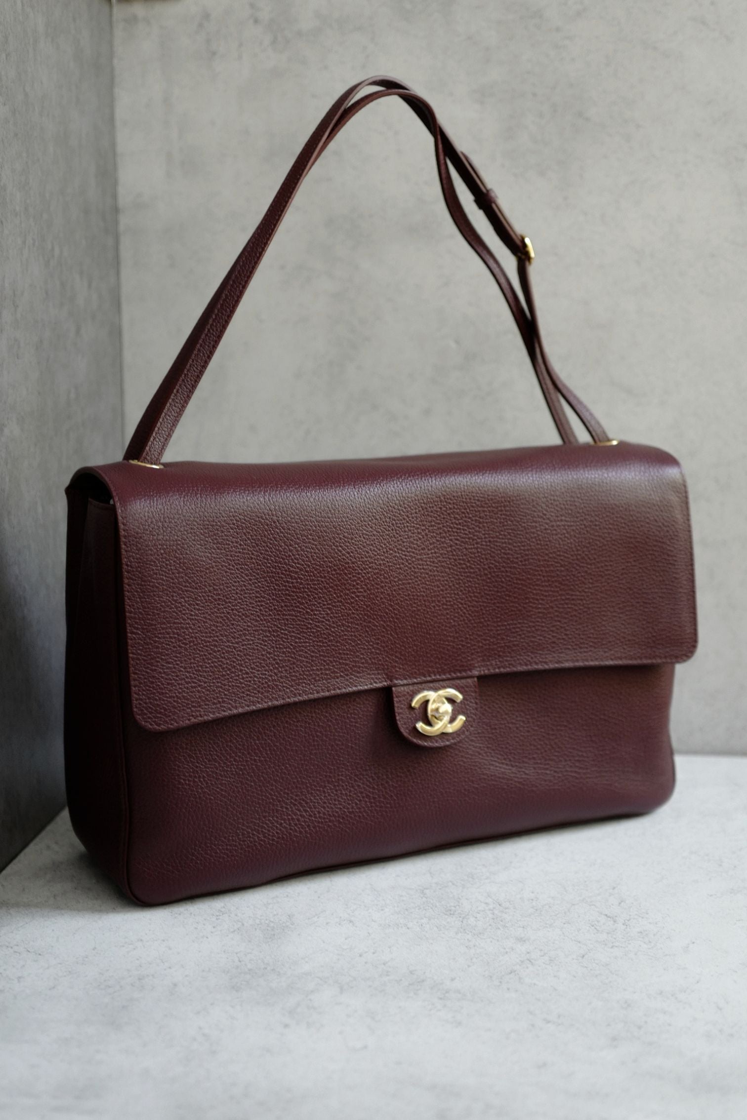 Chanel 26S Matthieu Blazy's Maxi 38 Flapbag Burgundy Grained Calfskin Gold HW