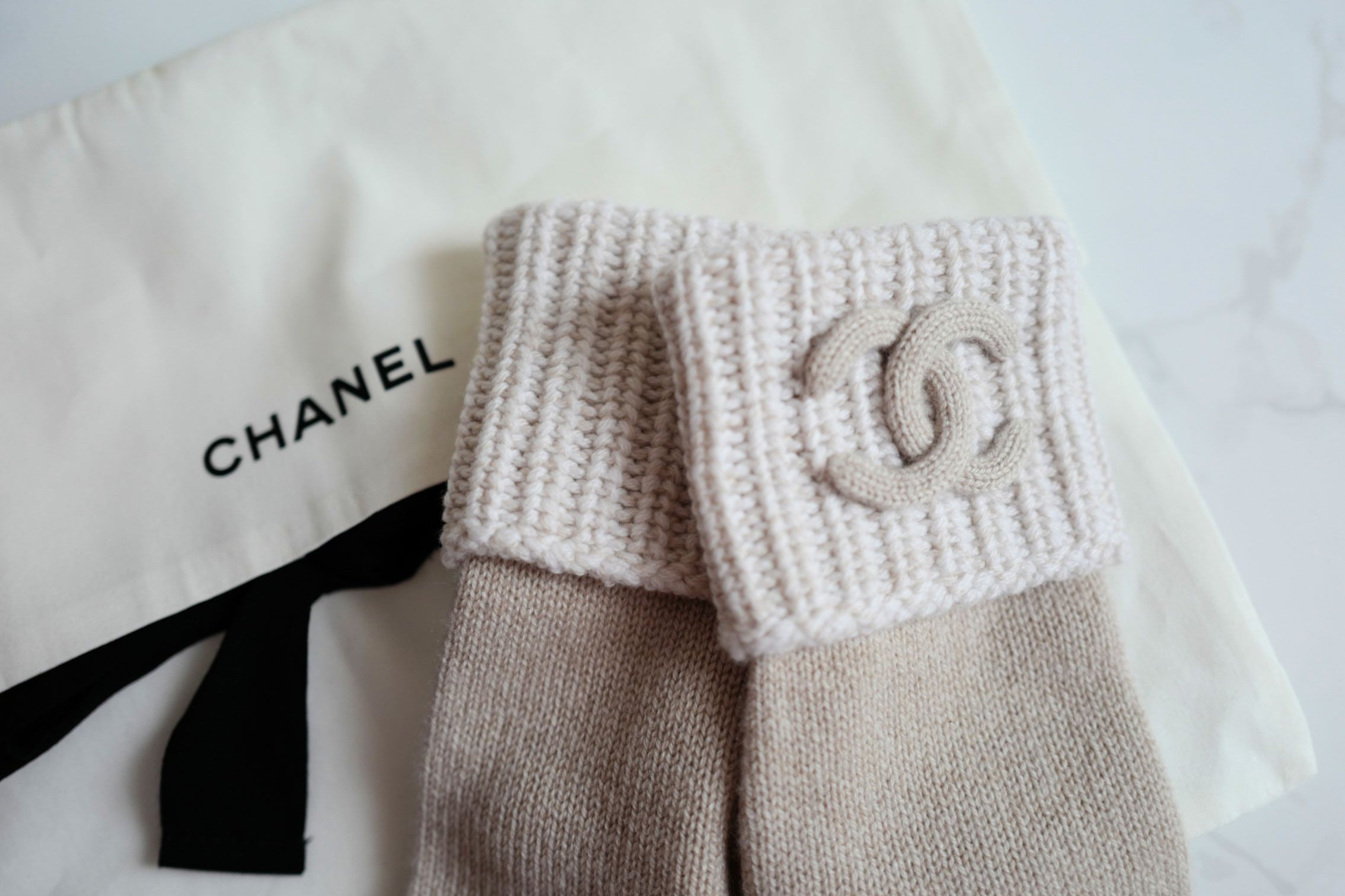 NEW Chanel Fall-Winter 2024/25 Knit Gloves CC Logo