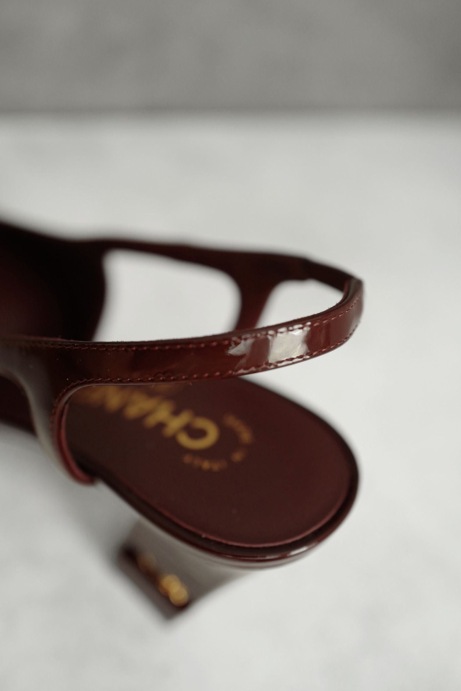 NEW Chanel 26A Métiers d’art Slingbacks Patent Calfskin Dark Burgundy Size 38