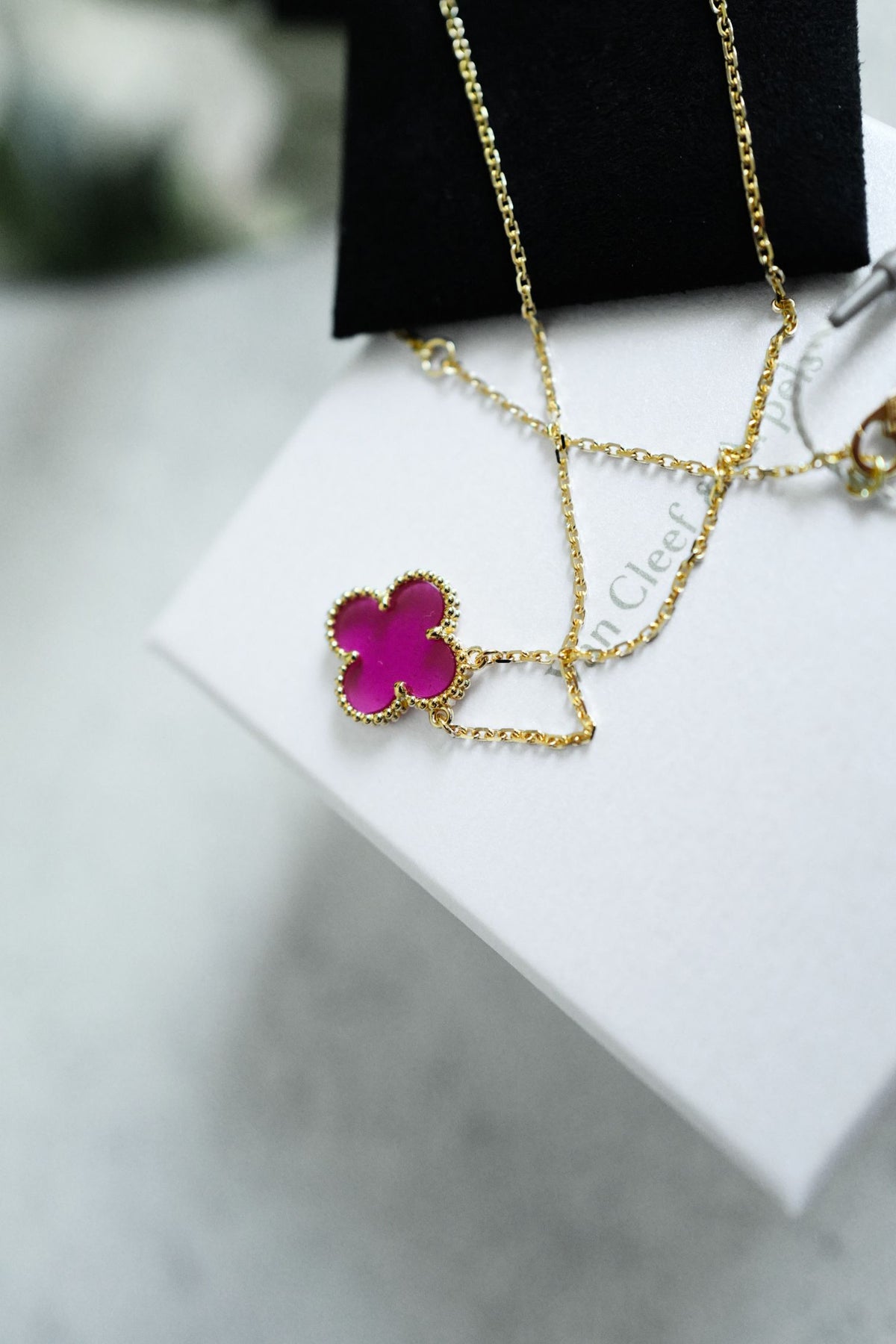 NEW Van Cleef & Arpels Vintage Alhambra Pink Pendant Necklace 18k Yellow Gold