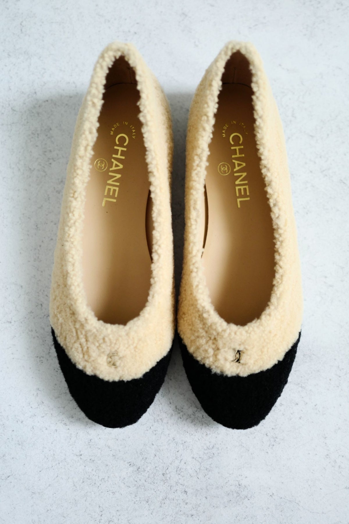 Chanel 26N Coco Neige Ballet Flats Shearling Lambskin Light Beige Black Sz 38