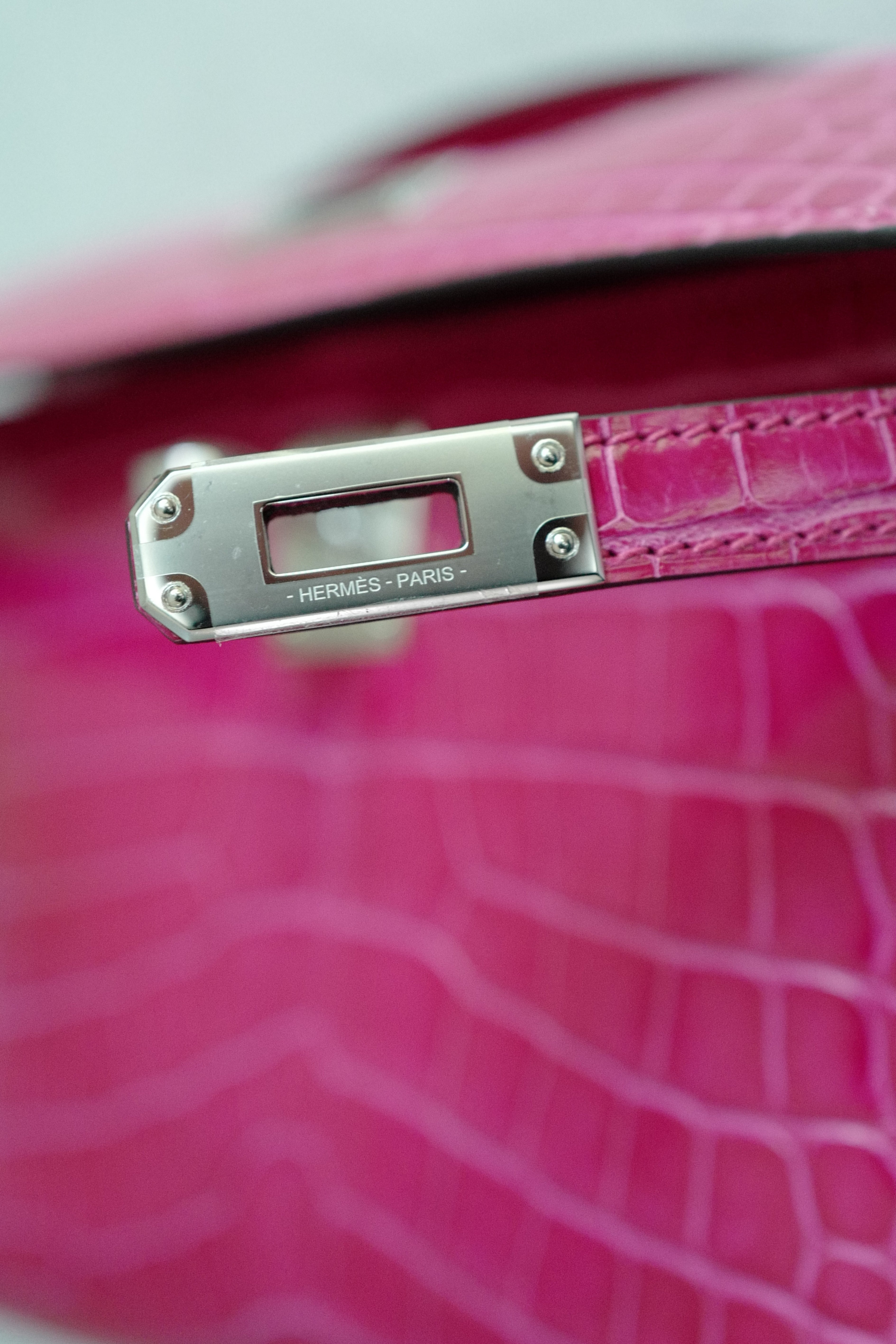 Hermès Kelly Mini Pochette Rose Mexico Alligator Mississippiensis Lisse PHW K Stamp