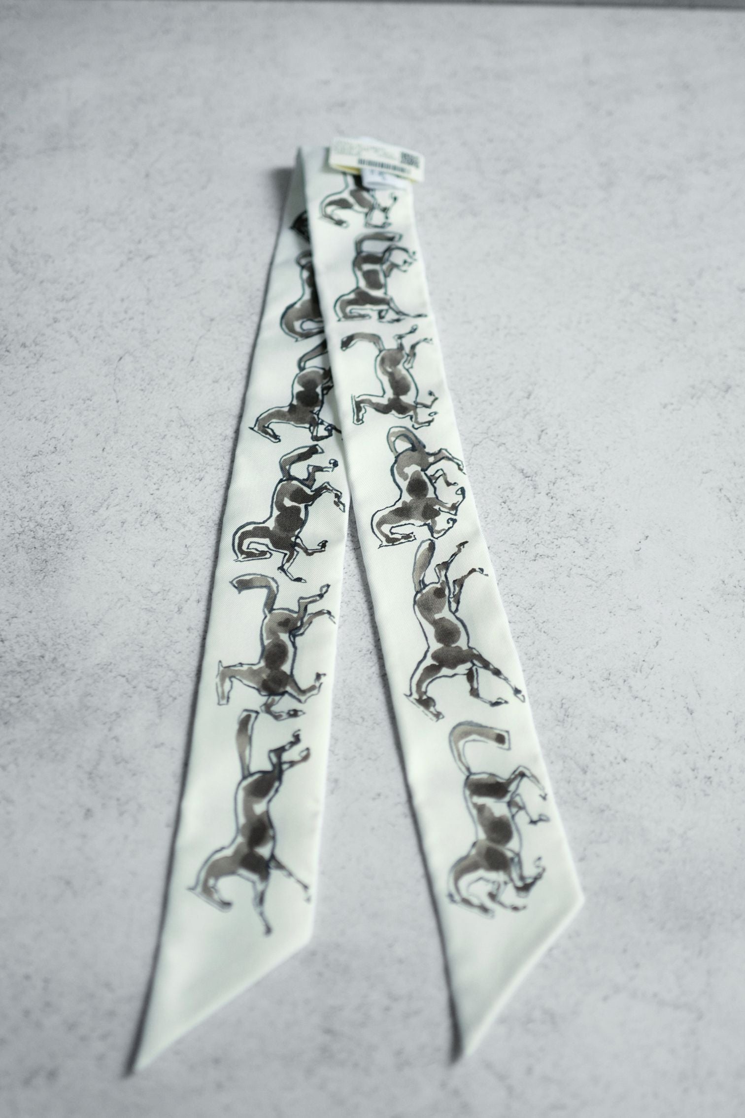 Hermès Chevaux en Liberte Twilly Blanc / Vert de Gris / Bronze 100% Silk