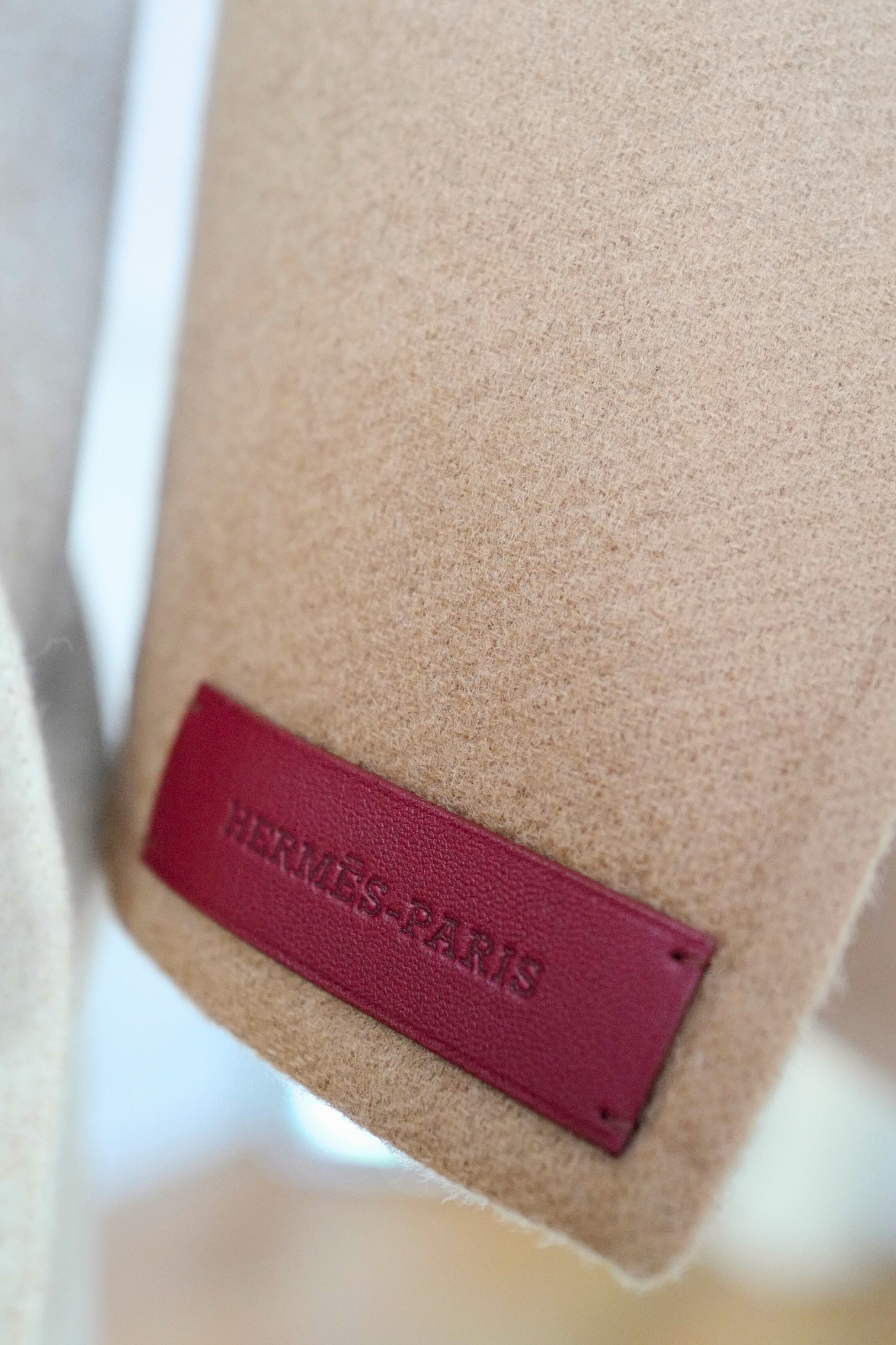 Hermès Étole Poncho 100% Cashmere Trompe L’Oeil HG 01 Camel