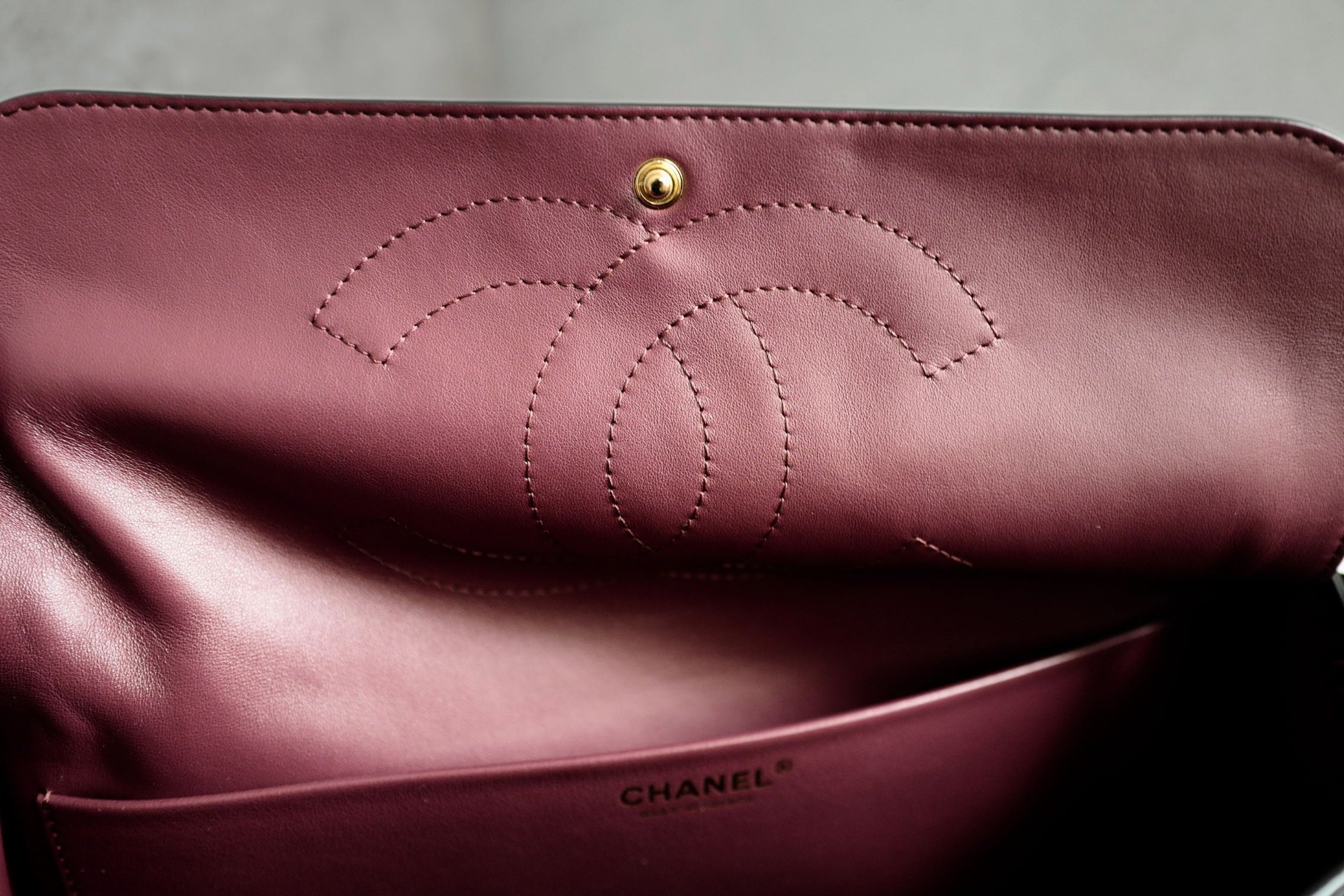 Chanel 26S Maxi 32 Flapbag "Matthieu Blazy" Black Grained Calfskin Gold Hardware