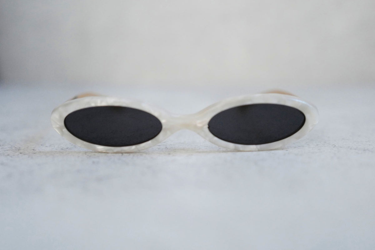 CHANEL 26K Fall/Winter Oval Sunglasses Blanc Acetate Frame Gray Lens 19mm