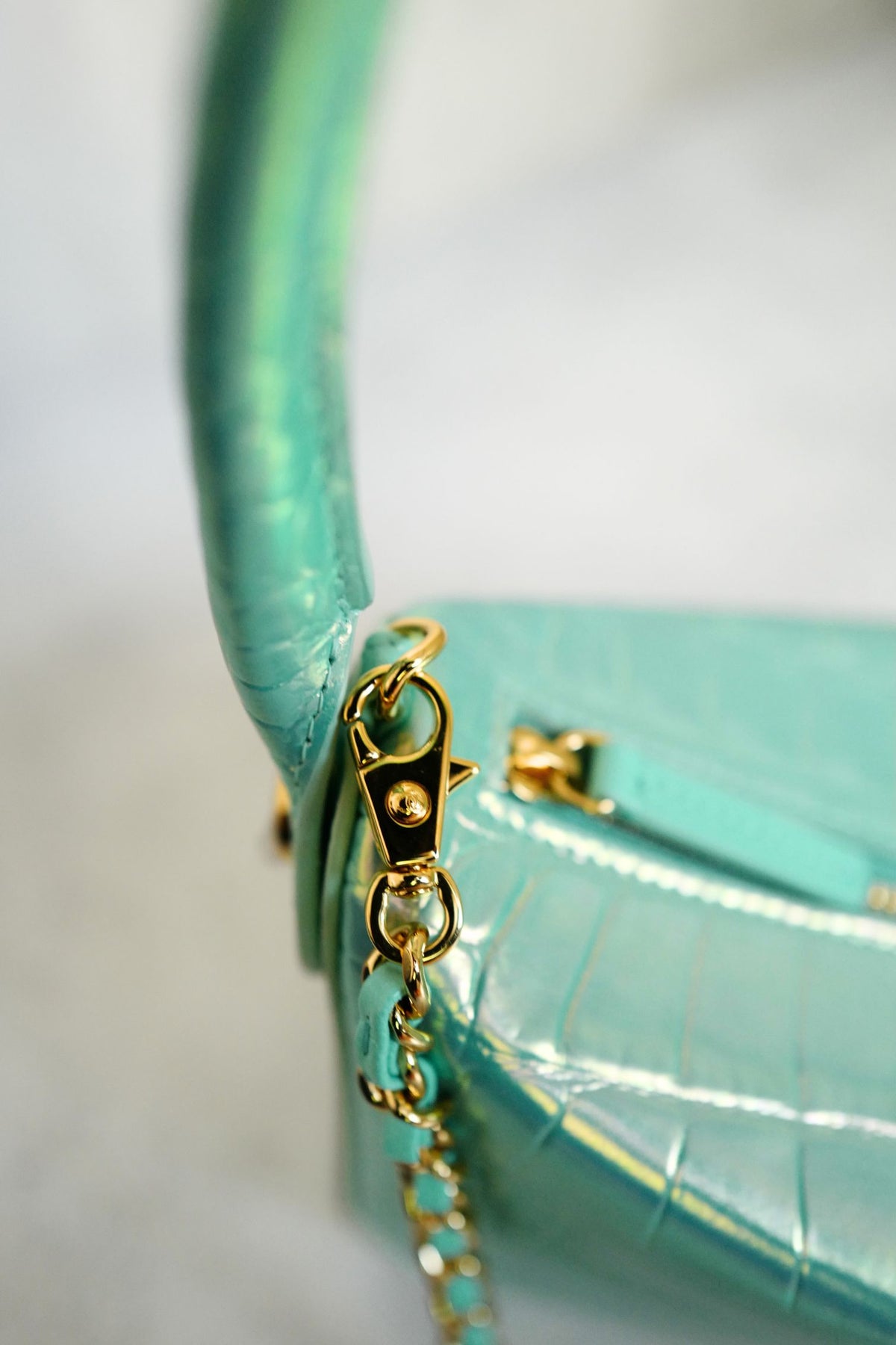 NEW Chanel 26K Clutch With Chain Turquoise Croc Embossed Calfskin GHW