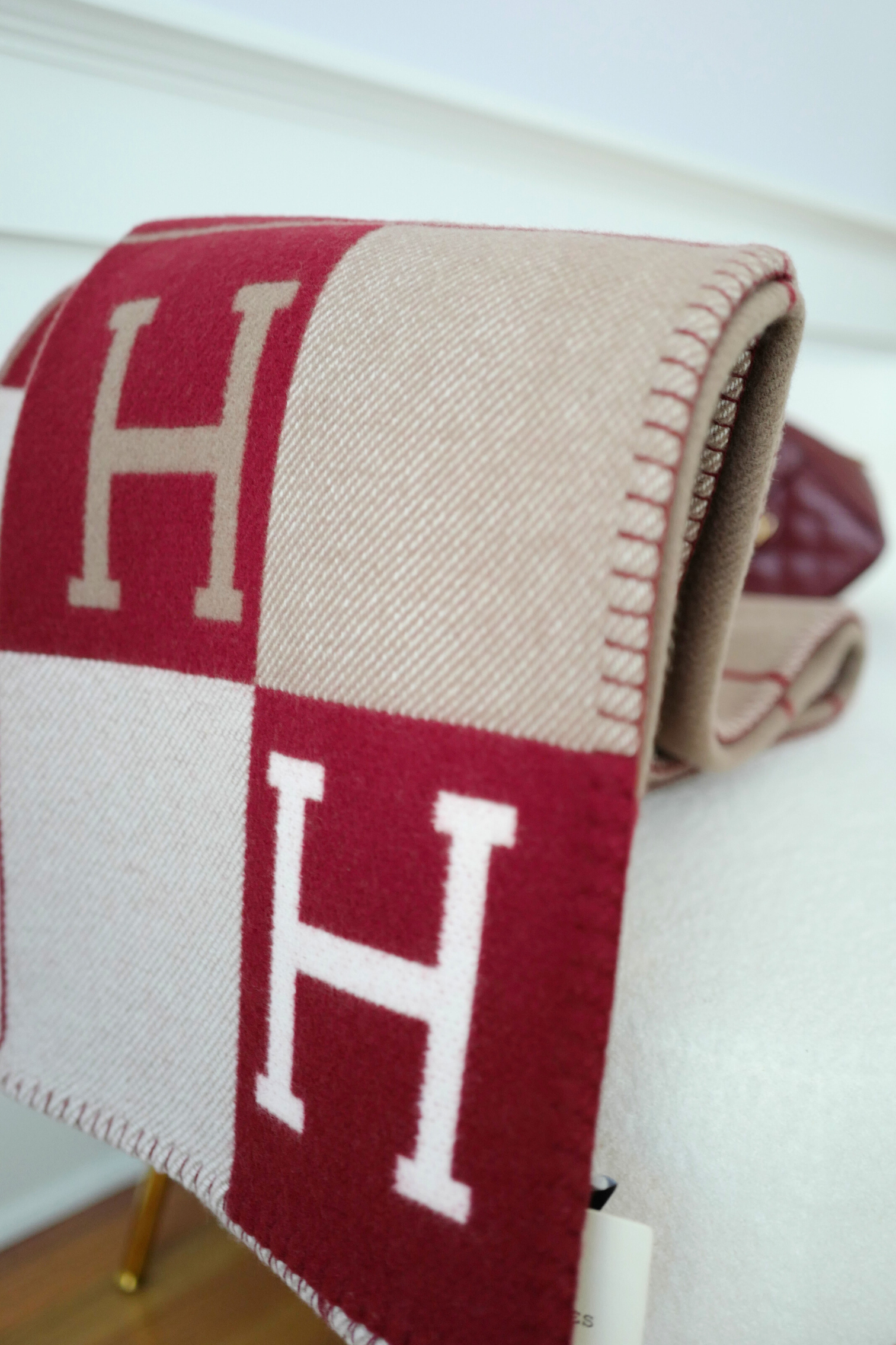 NEW HERMÈS Avalon III Throw Blanket Ecru / Rouge H Wool Cashmere