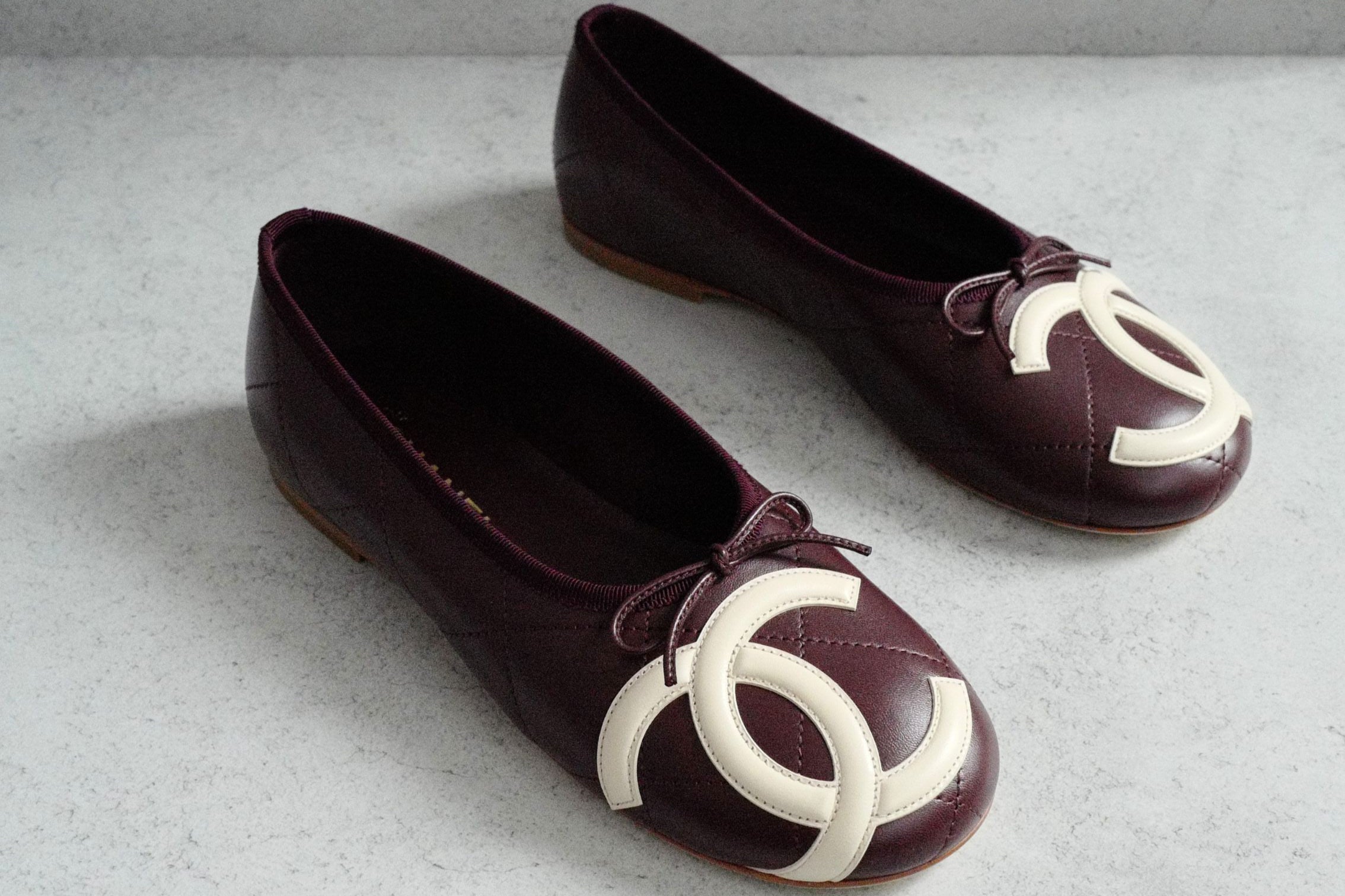 Chanel 26M Coco Beach Ballet Flats Burgundy White Lambskin Size 38.5