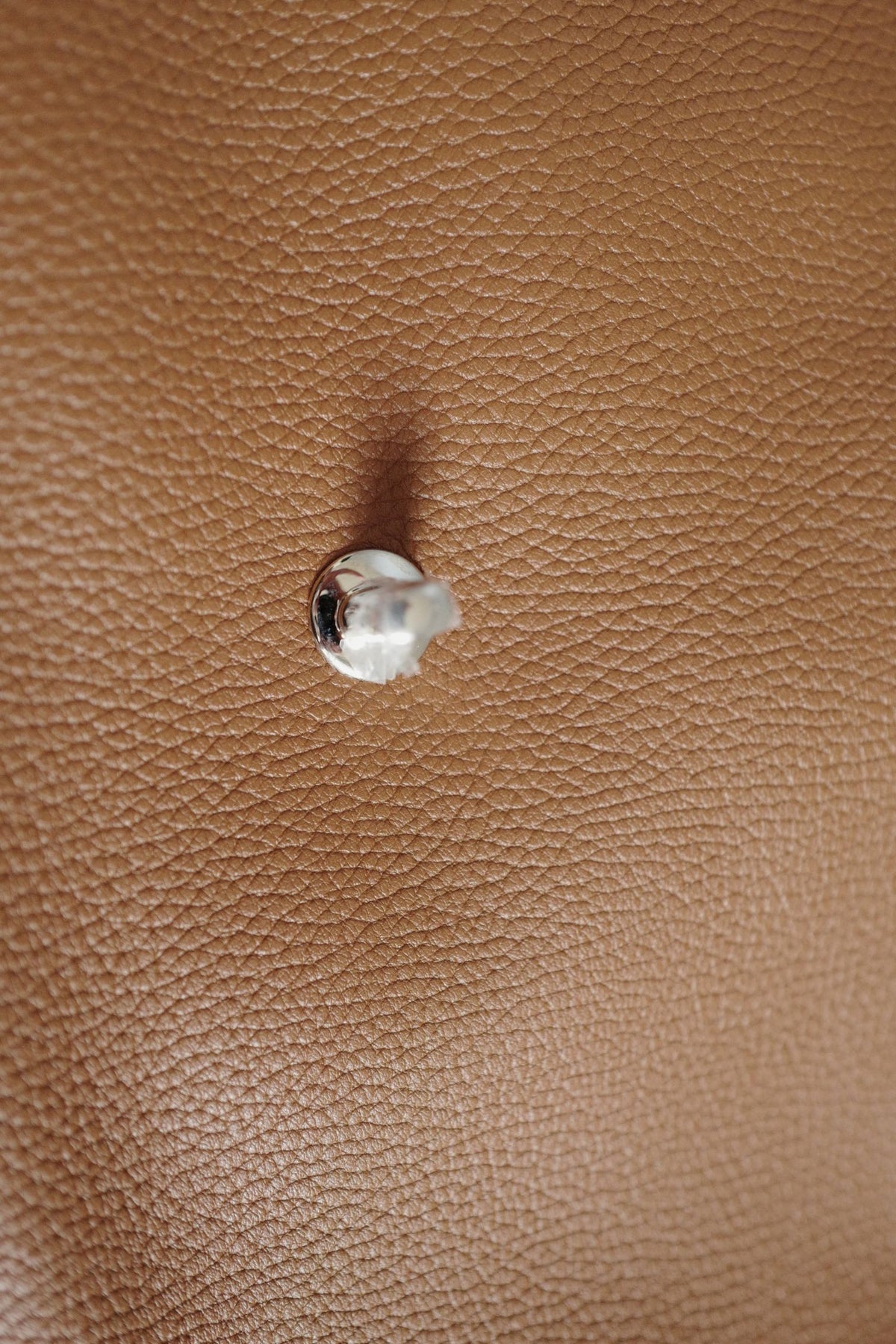 Chanel 26A Matthieu Blazy Maxi 38 Flapbag Camel Grained Calfskin Silver HW