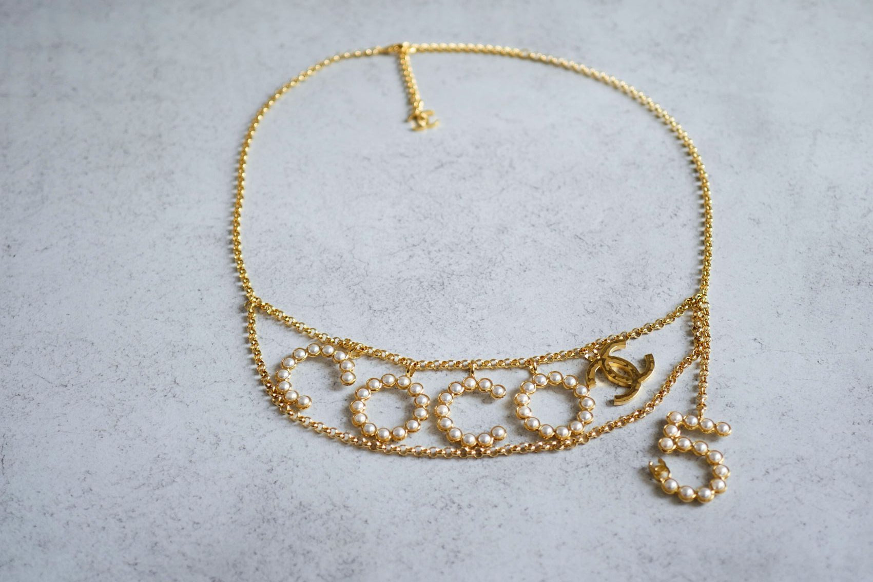 BNIB Chanel 24S Chain Belt with COCO & No 5 Pendant in Gold & Pearly White 85