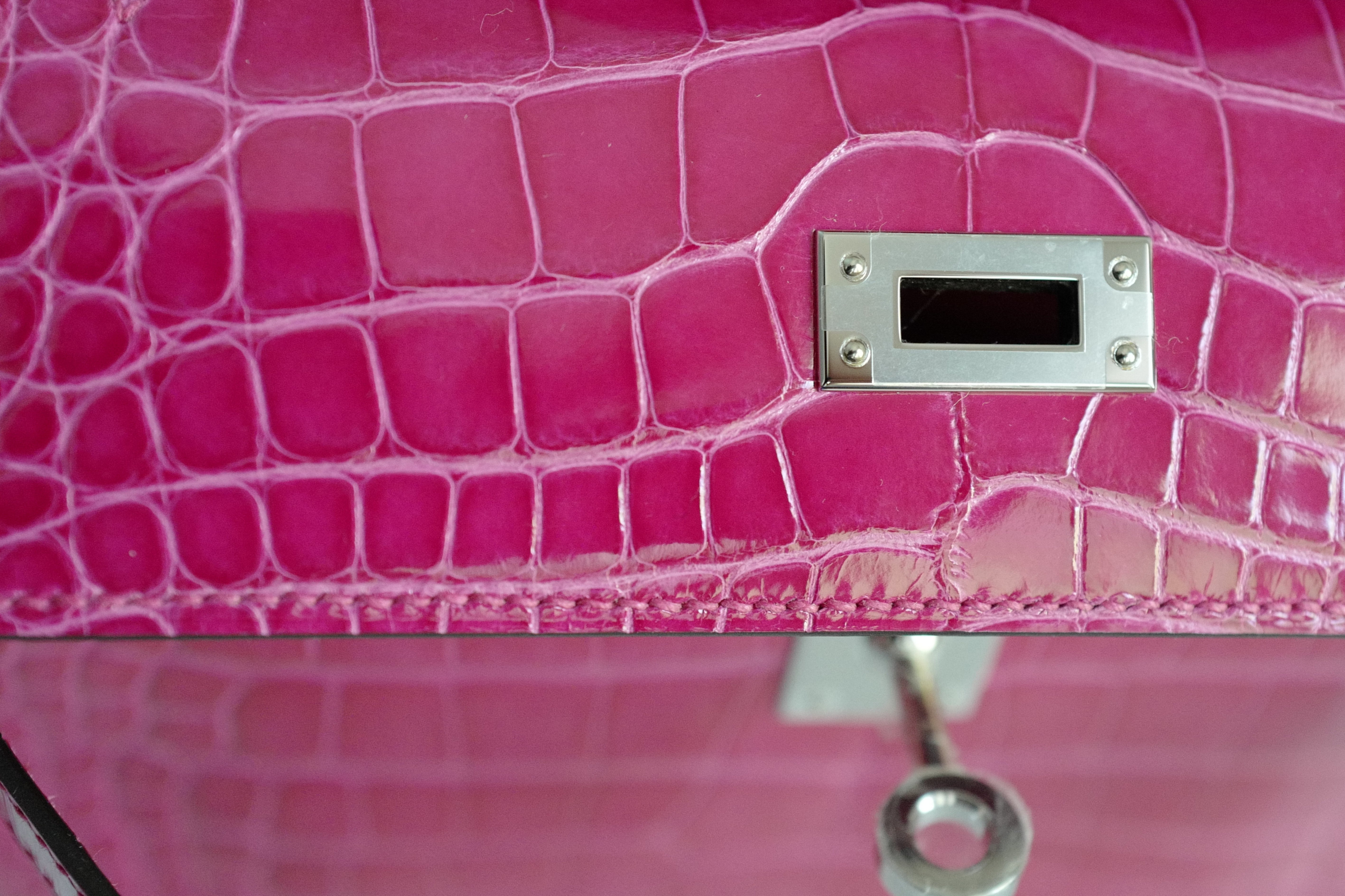 Hermès Kelly Mini Pochette Rose Mexico Alligator Mississippiensis Lisse PHW K Stamp