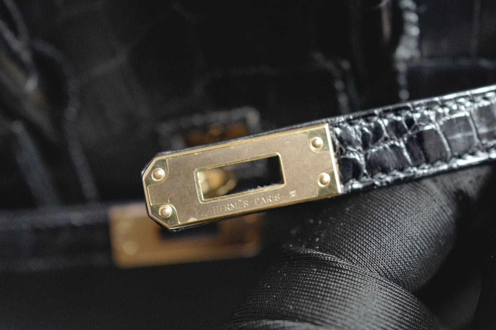 Hermes Birkin 25 touch shiny niloticus in noir/black gold hw Complete with Receipt