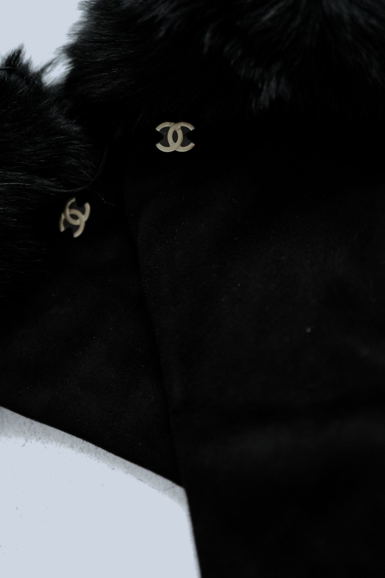 Chanel Black Suede Leather Gloves Fur Trim Gold CC Size 7.5