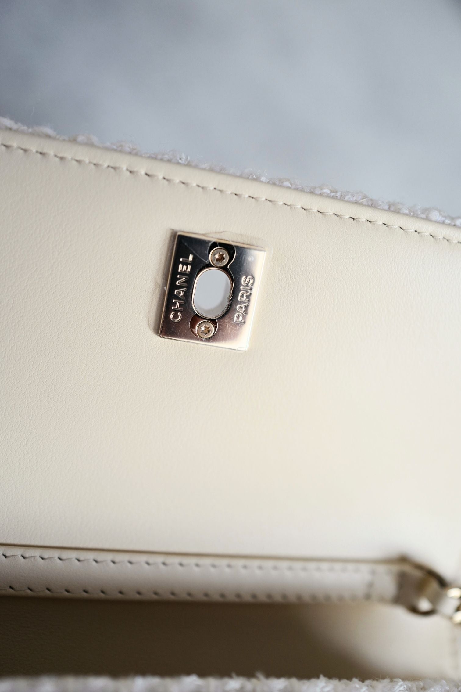 CHANEL 26C Top Handle Clutch With Chain in Tweed Pearl Ecru White Gold Hardware
