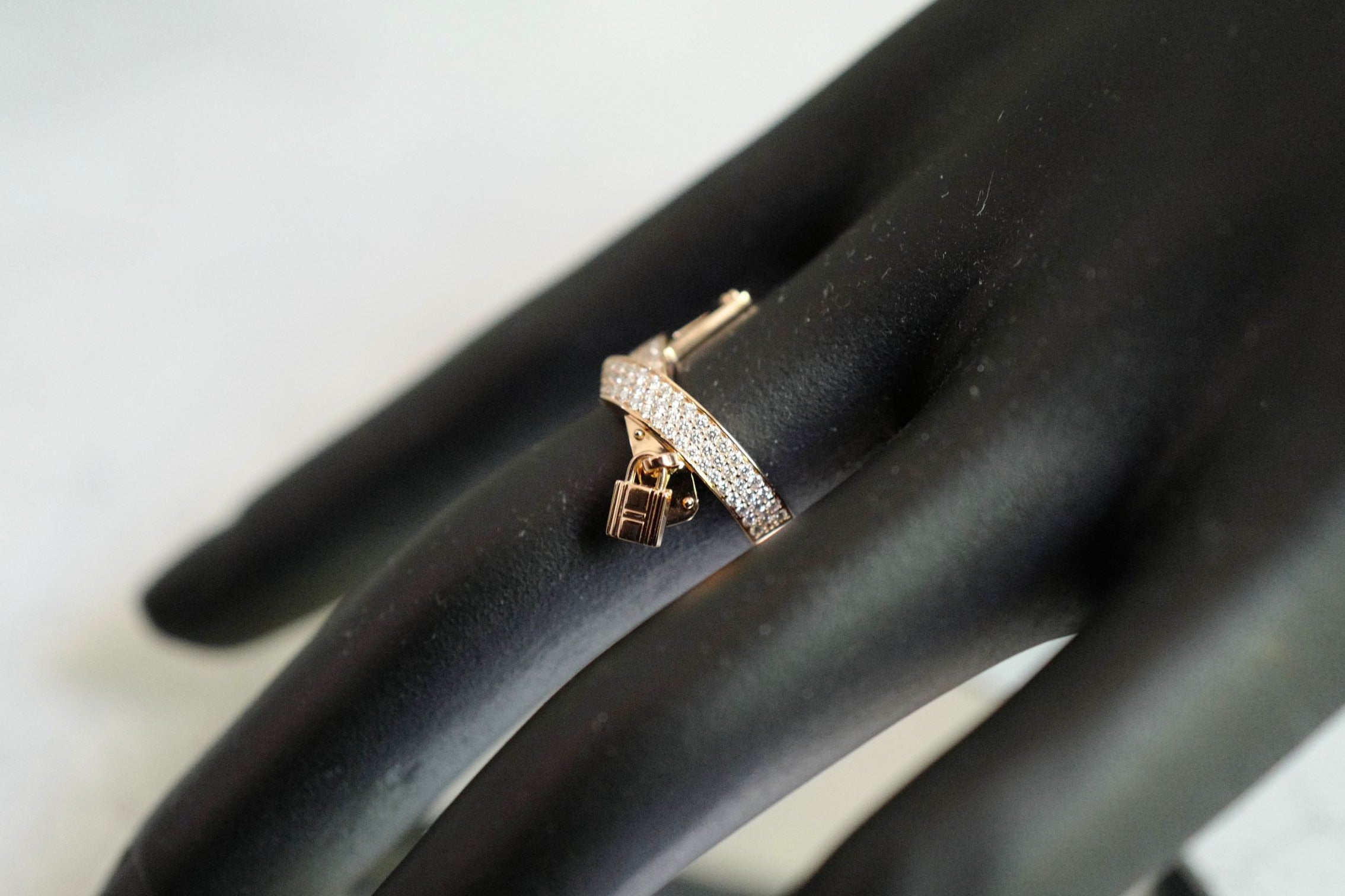 Hermès Kelly Gavroche Ring 18K Rose Gold 94 Diamonds Size 53