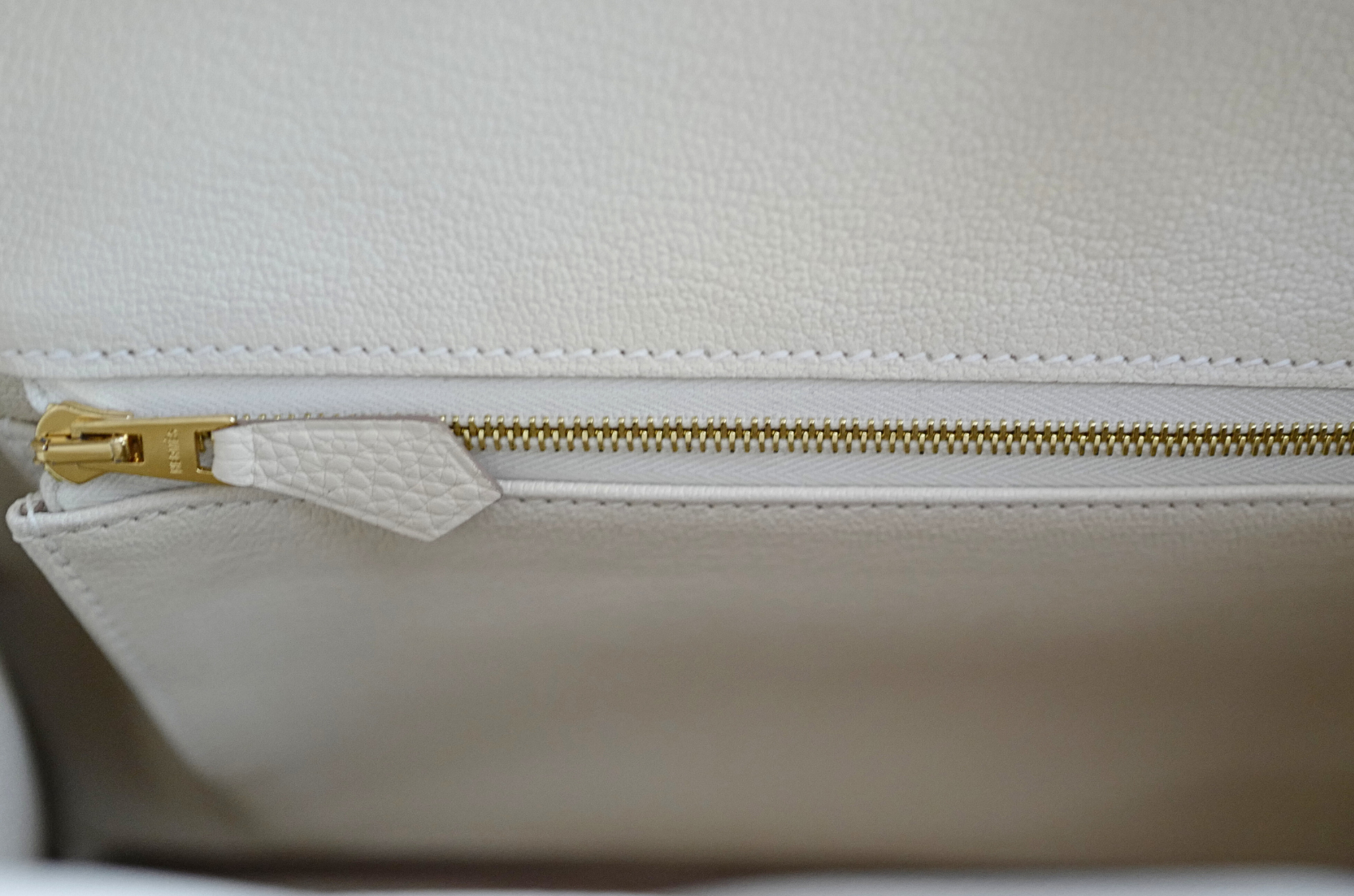 BNIB Hermès Birkin 25 Bag Craie Togo Leather with Gold Hardware