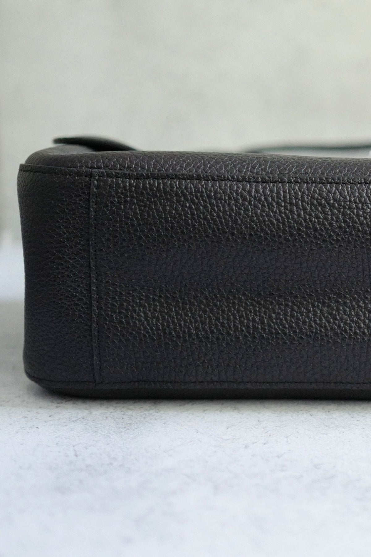 NEW Chanel 26S Maxi 32 Flapbag Black Grained Calfskin Silver Hardware