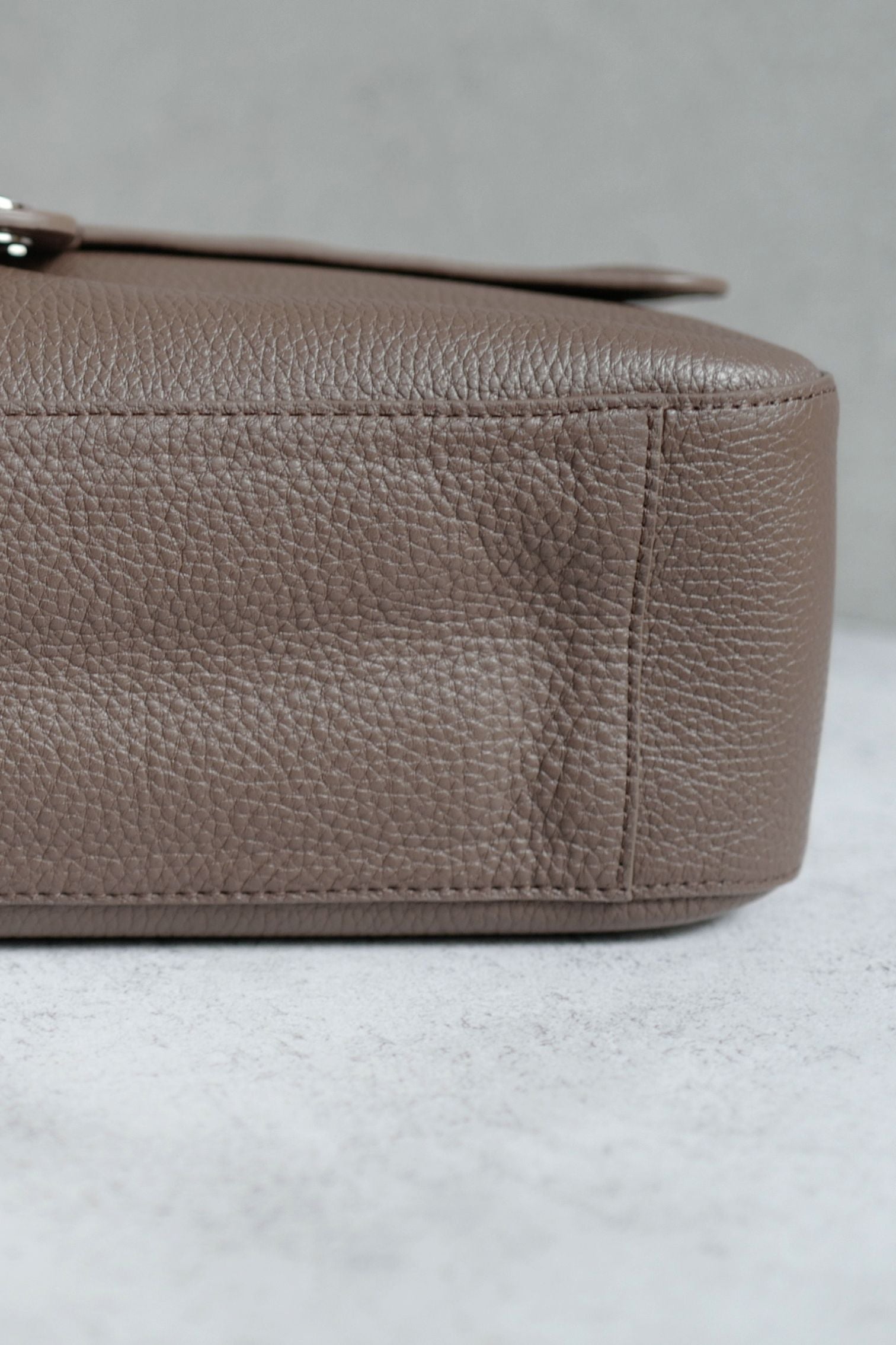 Chanel 26S Matthieu Blazy Maxi 32 Flapbag Light Brown Grained Calfskin Silver HW