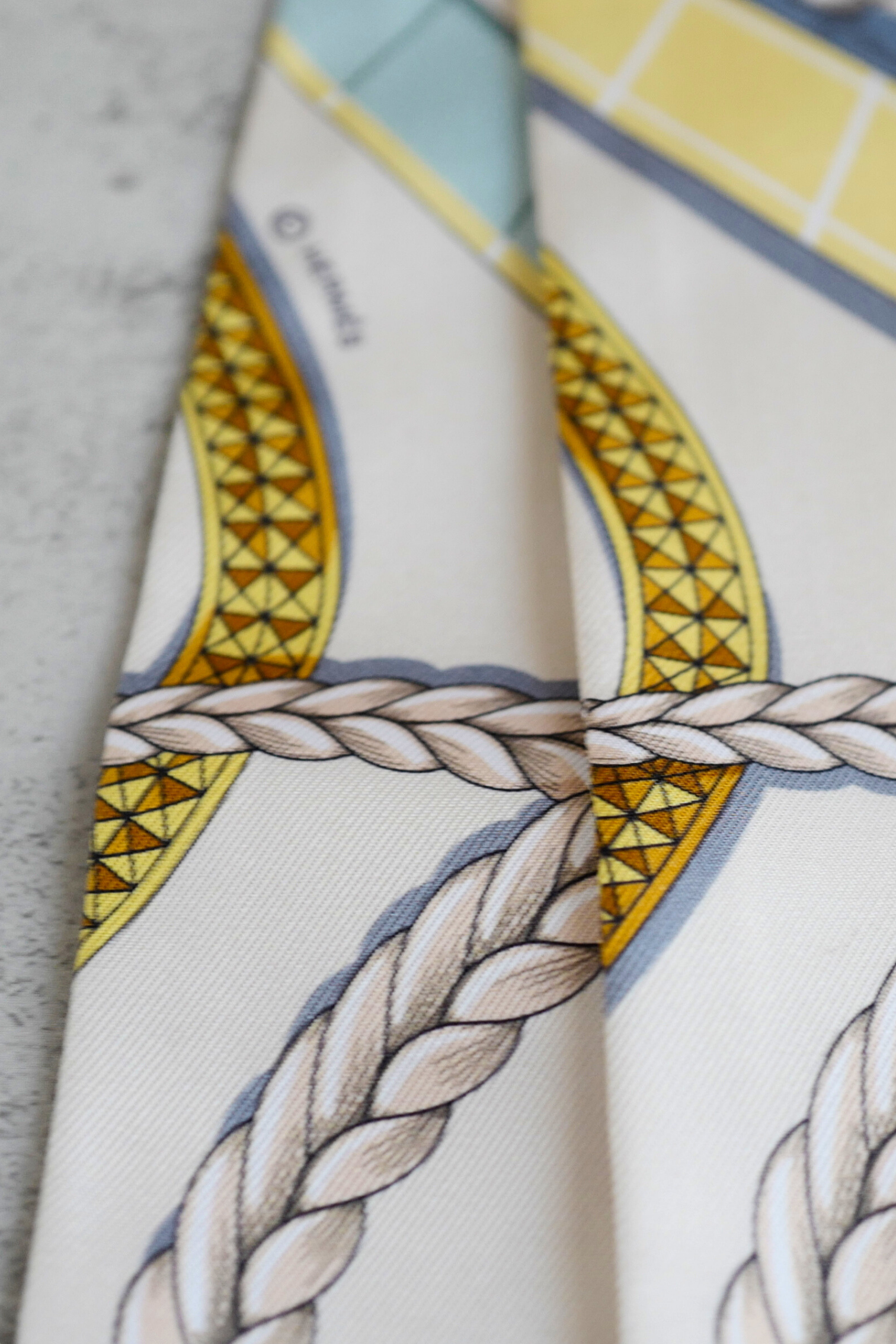 Hermès Twilly Grand Apparat Scarf Ivoire Marine Rose 100% Silk Twill