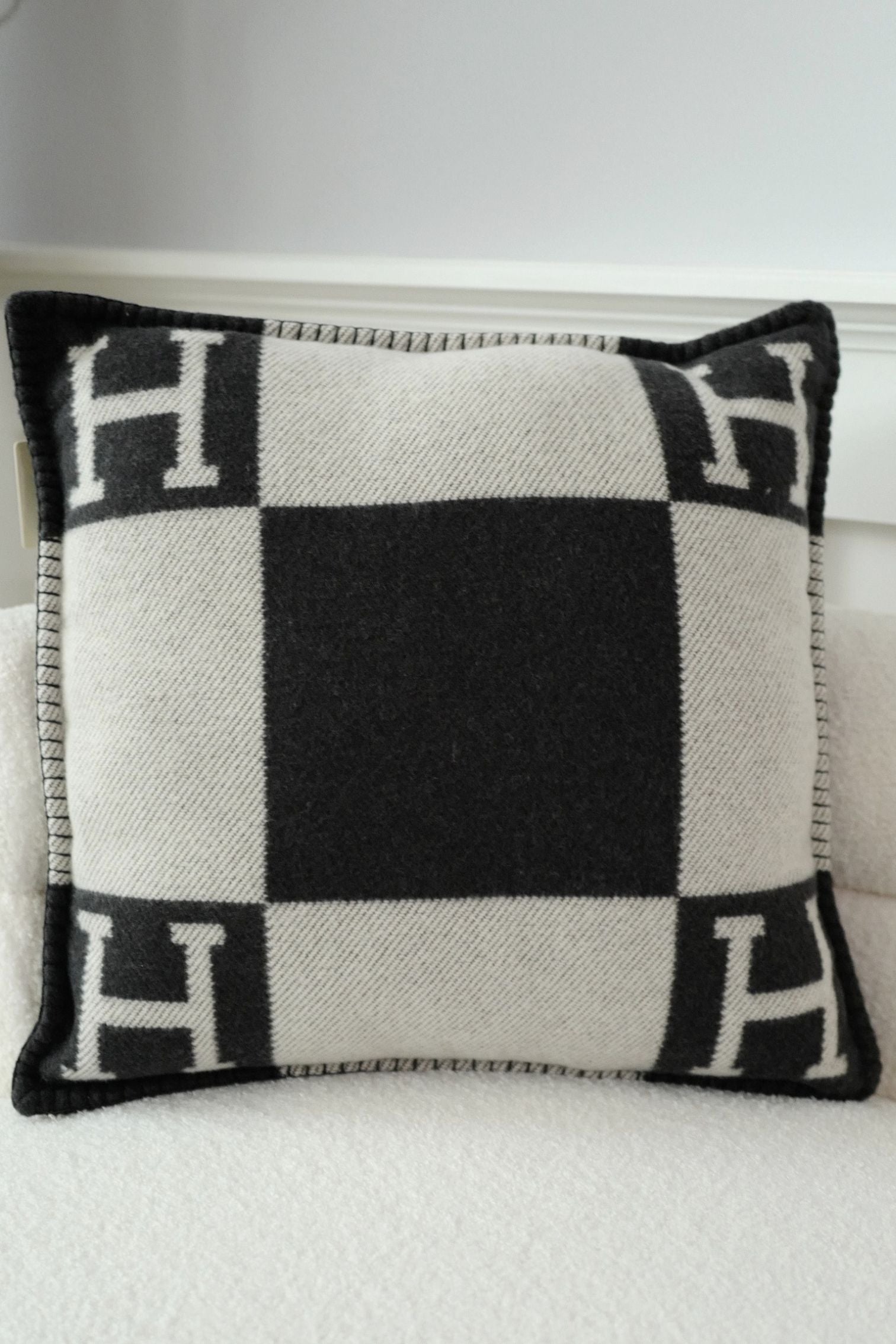 NEW Hermes Avalon Pillow  Small Model Ecru Gris Fonce Jacquard Wool Cashmere