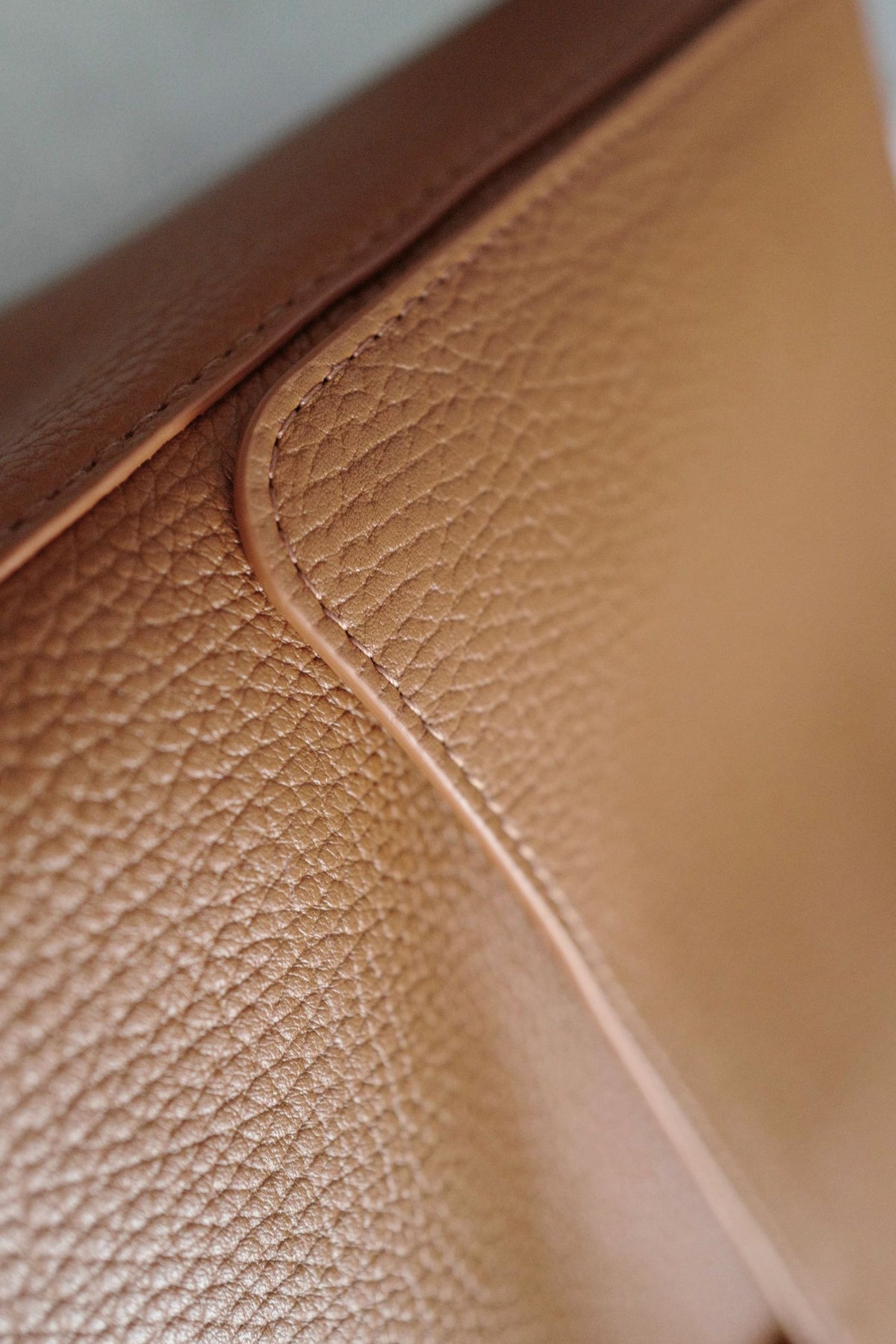 Chanel 26A Matthieu Blazy Maxi 38 Flapbag Camel Grained Calfskin Silver HW
