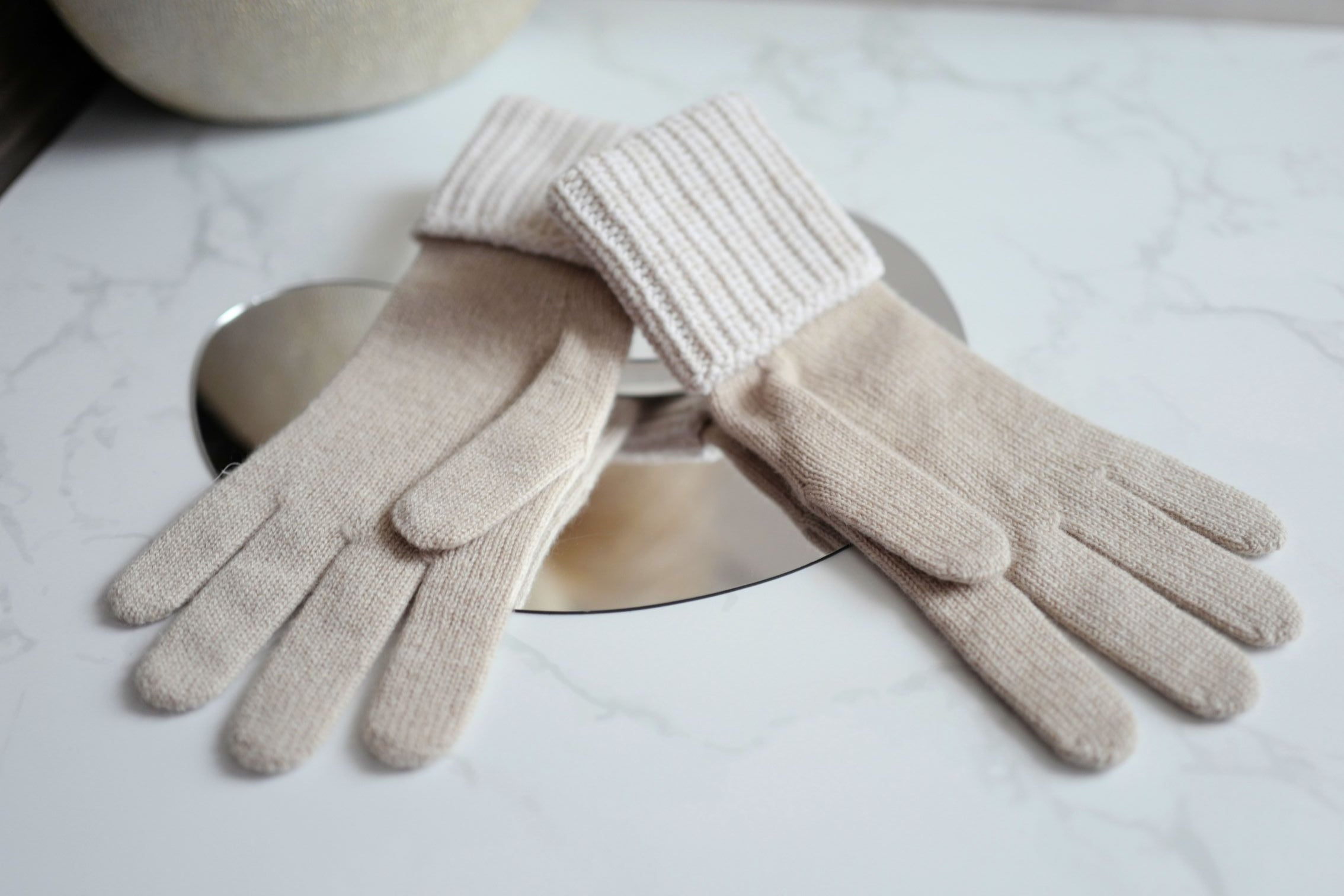 NEW Chanel Fall-Winter 2024/25 Knit Gloves CC Logo