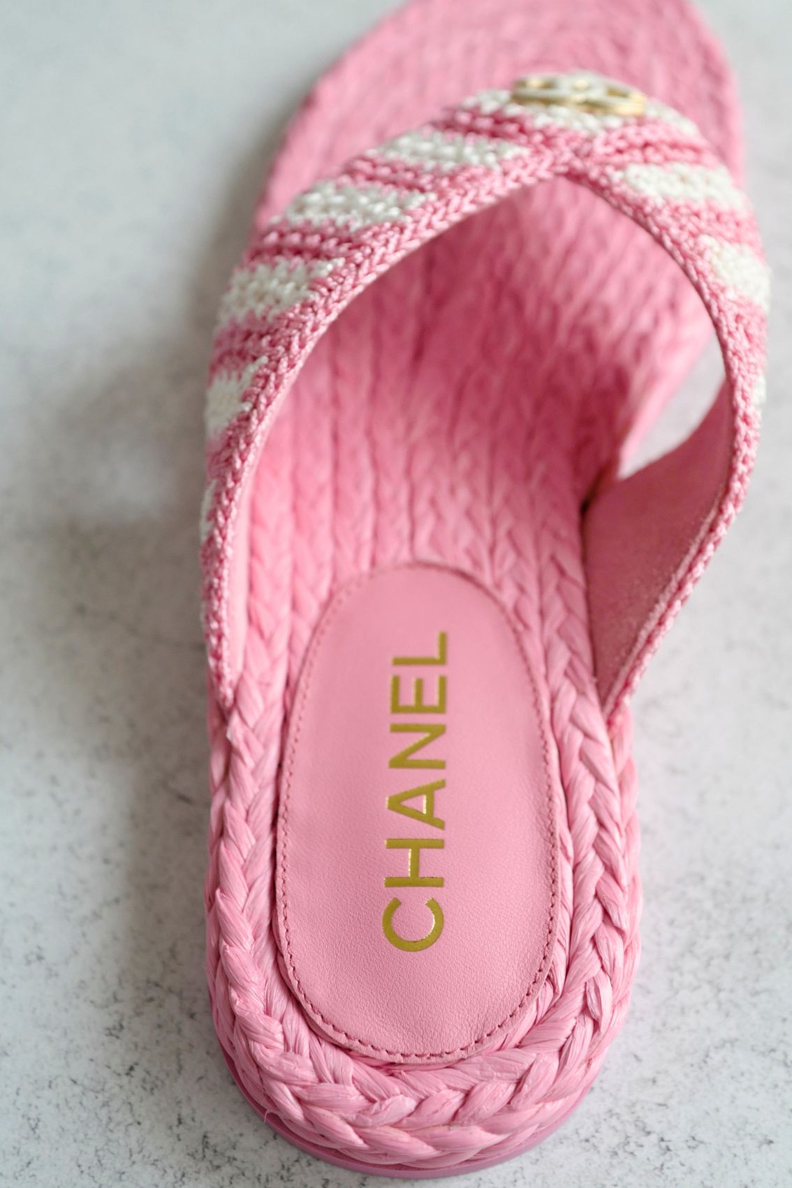 BNIB Chanel 24M Coco Neige beach Collection Pink Crochet Thong Sandal 38 NEW