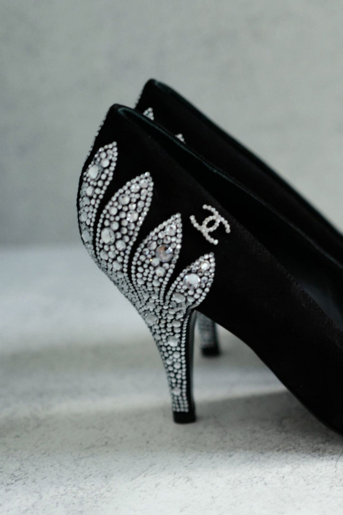 Chanel 26A Metiers d'Art Pumps Suede Kidskin Strass Black & Silver Size 37.5