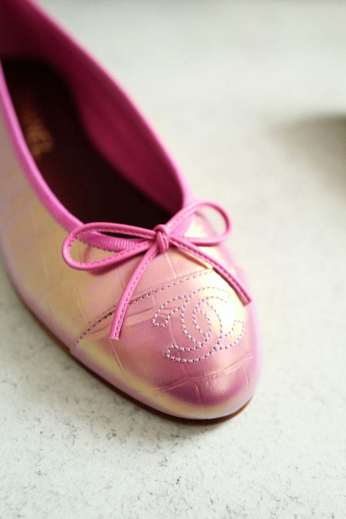 NEW Chanel 26K Matthieu Blazy's Ballet Flats Croc Embossed Calfskin Pink Size 37