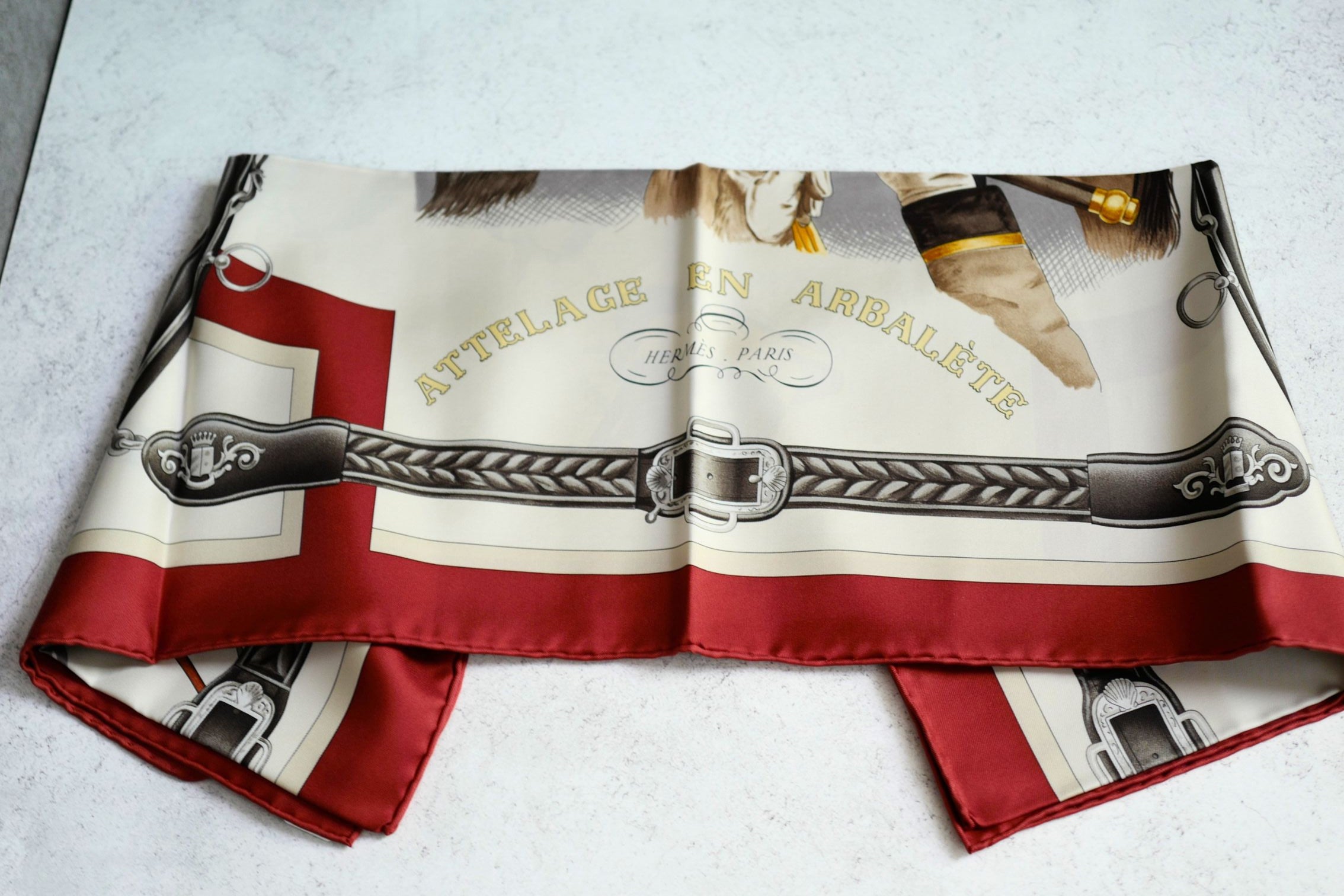 Hermès Scarf Attelage en Arbalete Forever Rouge Cuit/Grège/Alezan 100% Silk 90