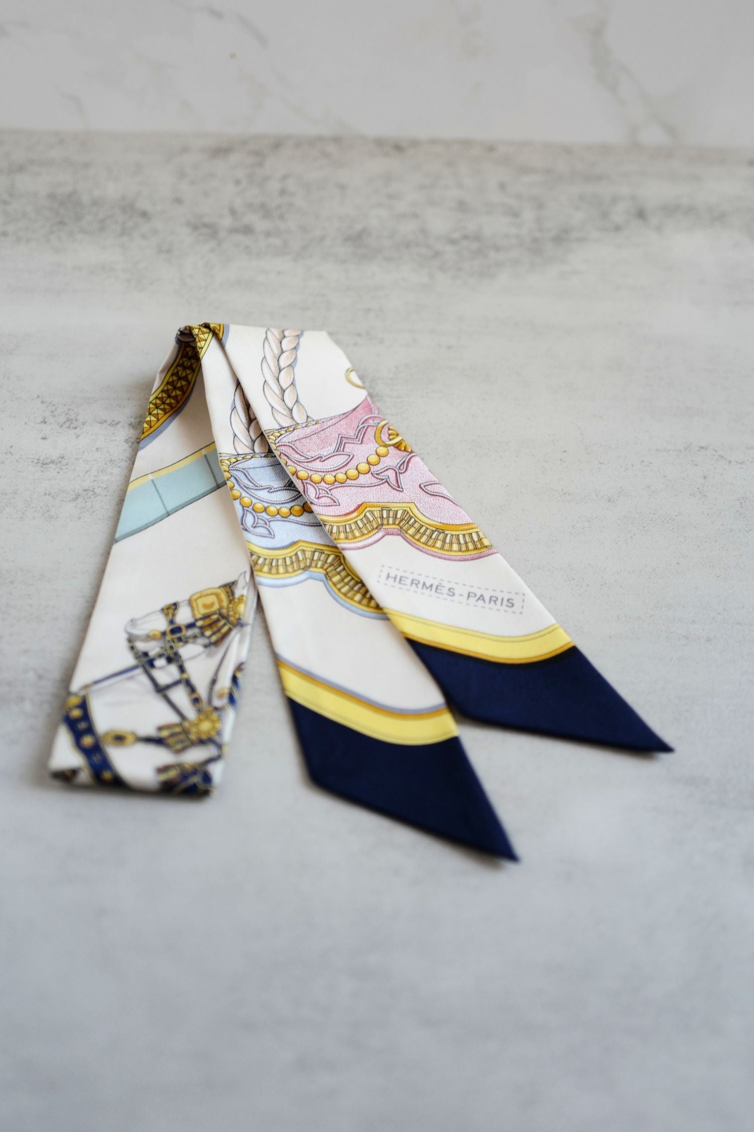 Hermès Twilly Grand Apparat Scarf Ivoire Marine Rose 100% Silk Twill