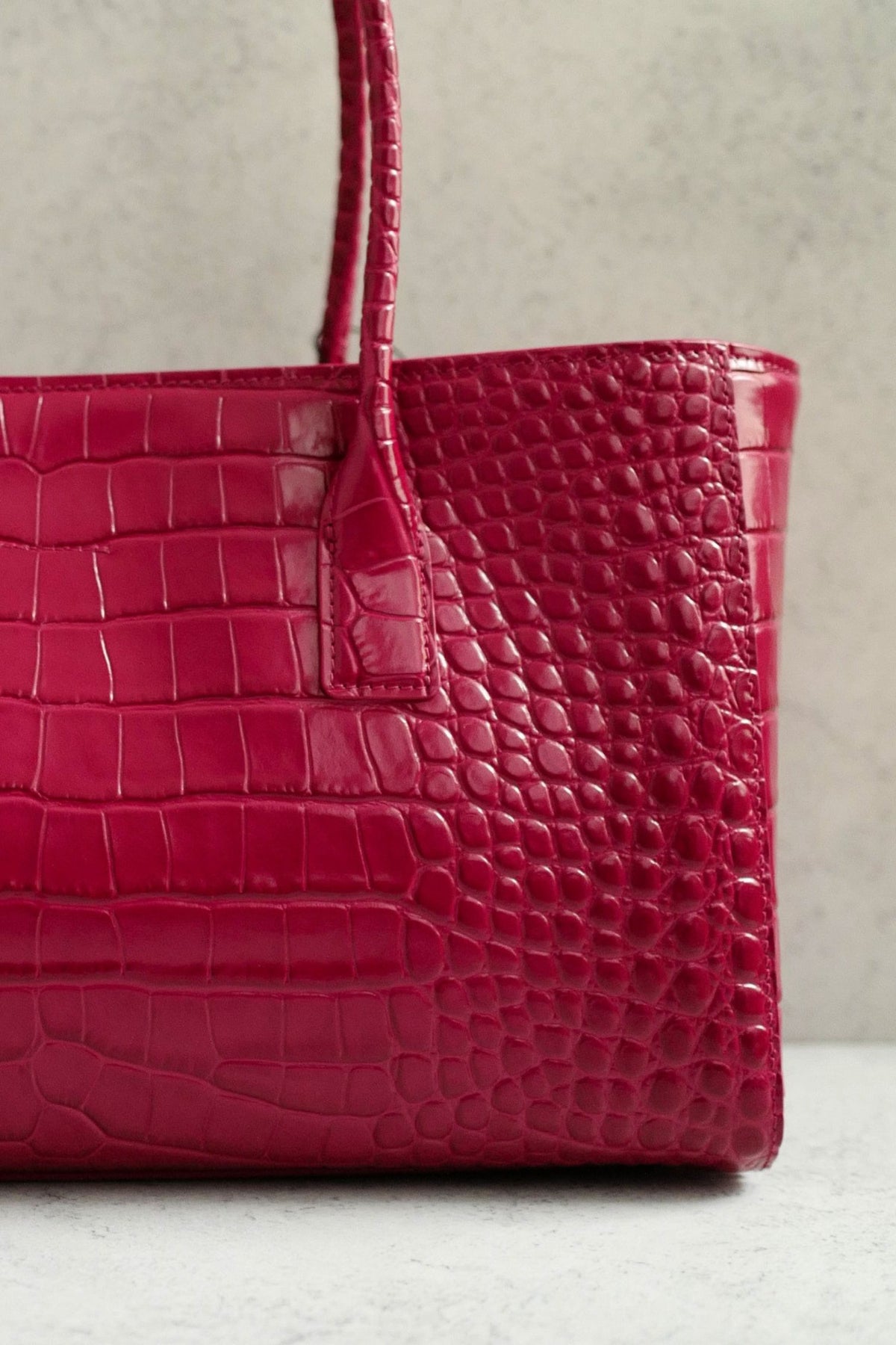 NEW Chanel 26K Matthieu Blazy's Small Tote Fuchsia Croc Embossed Calfskin GHW