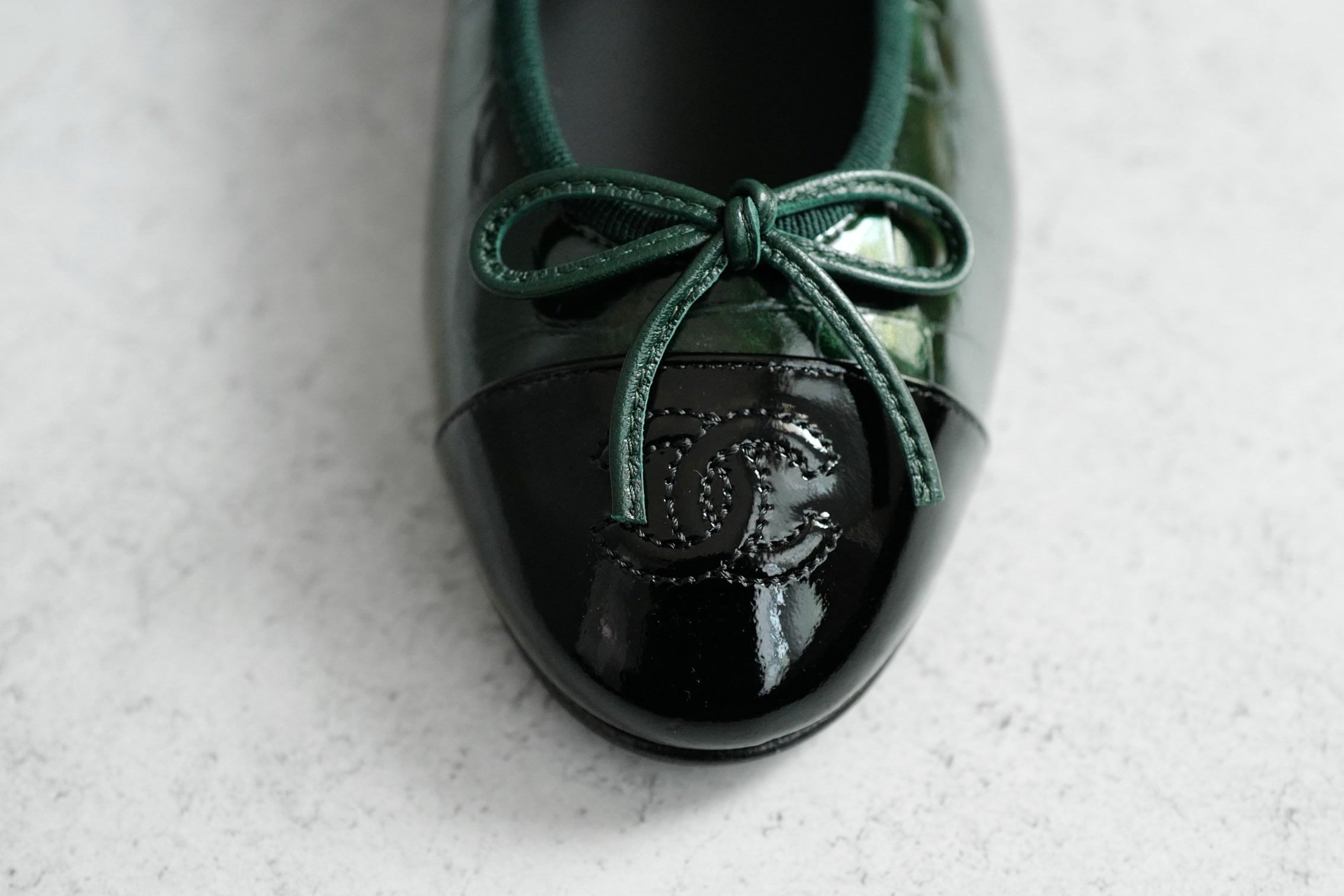 Chanel 26A Matthieu Blazy Ballet Flats Croc Patent Calfskin Dark Green Black 37