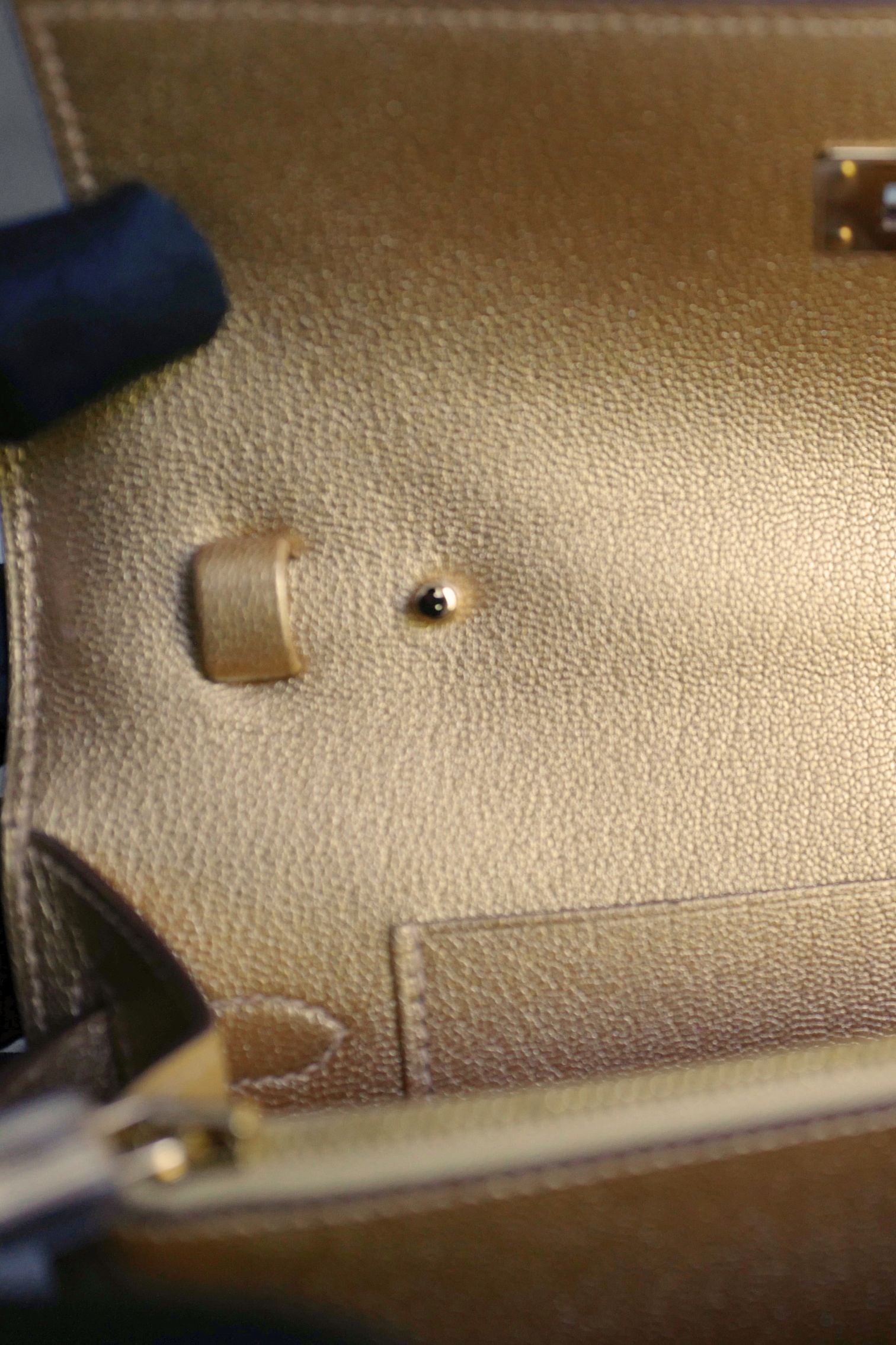 Hermès Kelly Classique To Go Wallet Gold Chamkilight Permabrass Hardware G Stamp