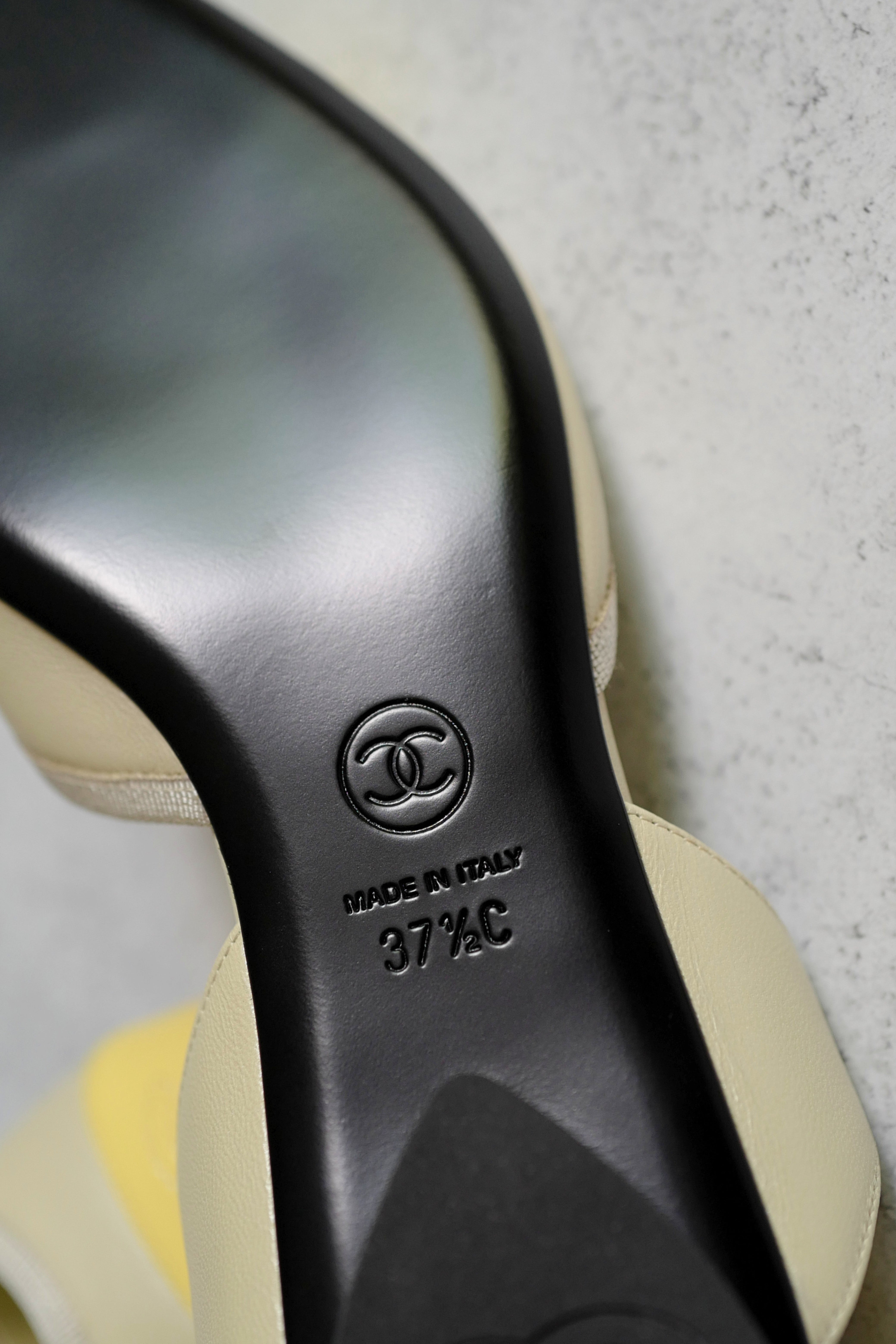 Chanel 26S Slingbacks Light Khaki Yellow Iridescent Lambskin Size 37.5