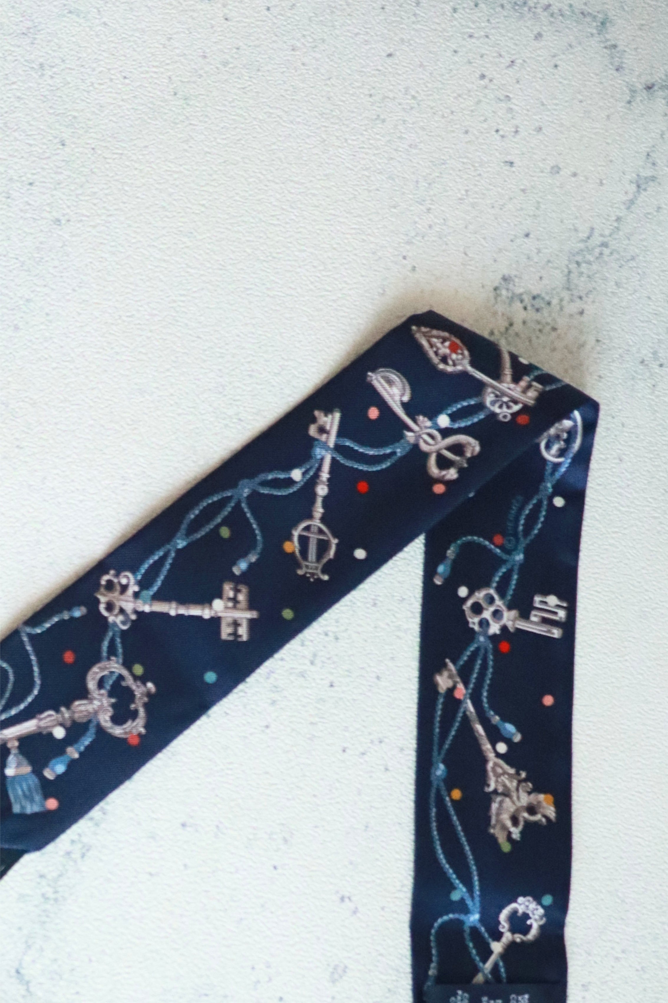 Hermes Twilly Les Cles a Pois Leather Fringes Bleu Marine/Gris Argent/Multicolor