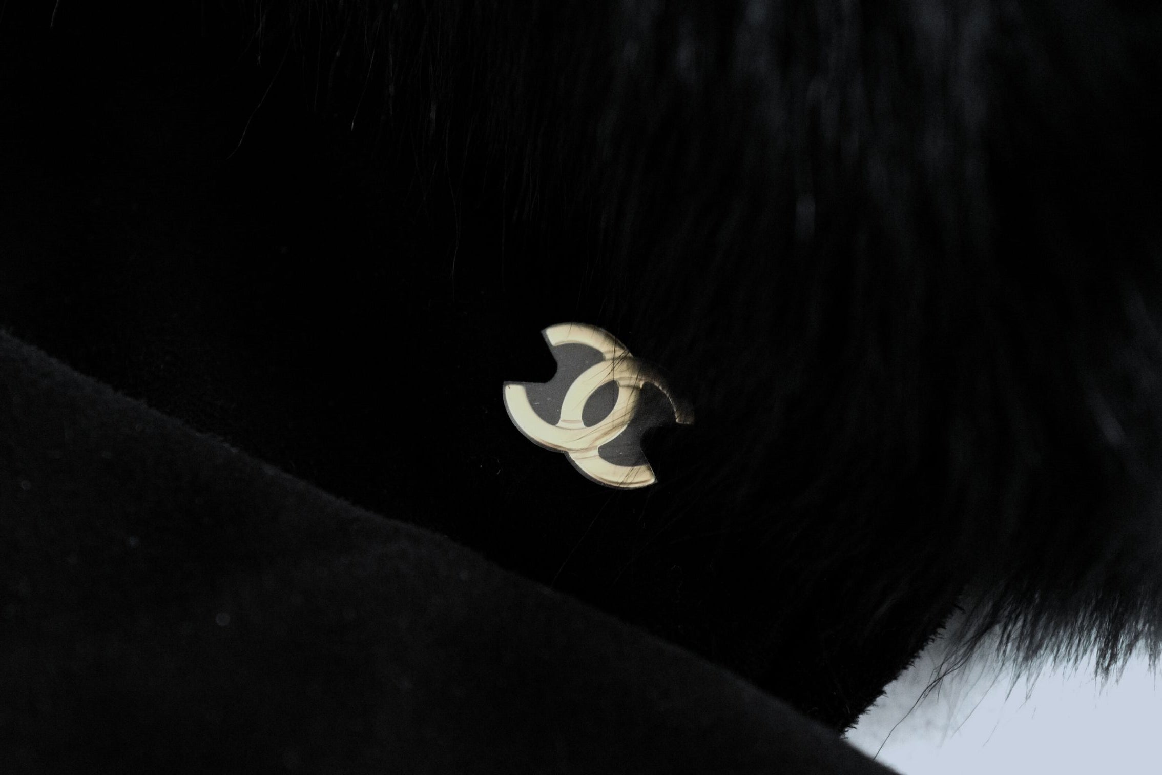 Chanel Black Suede Leather Gloves Fur Trim Gold CC Size 7.5